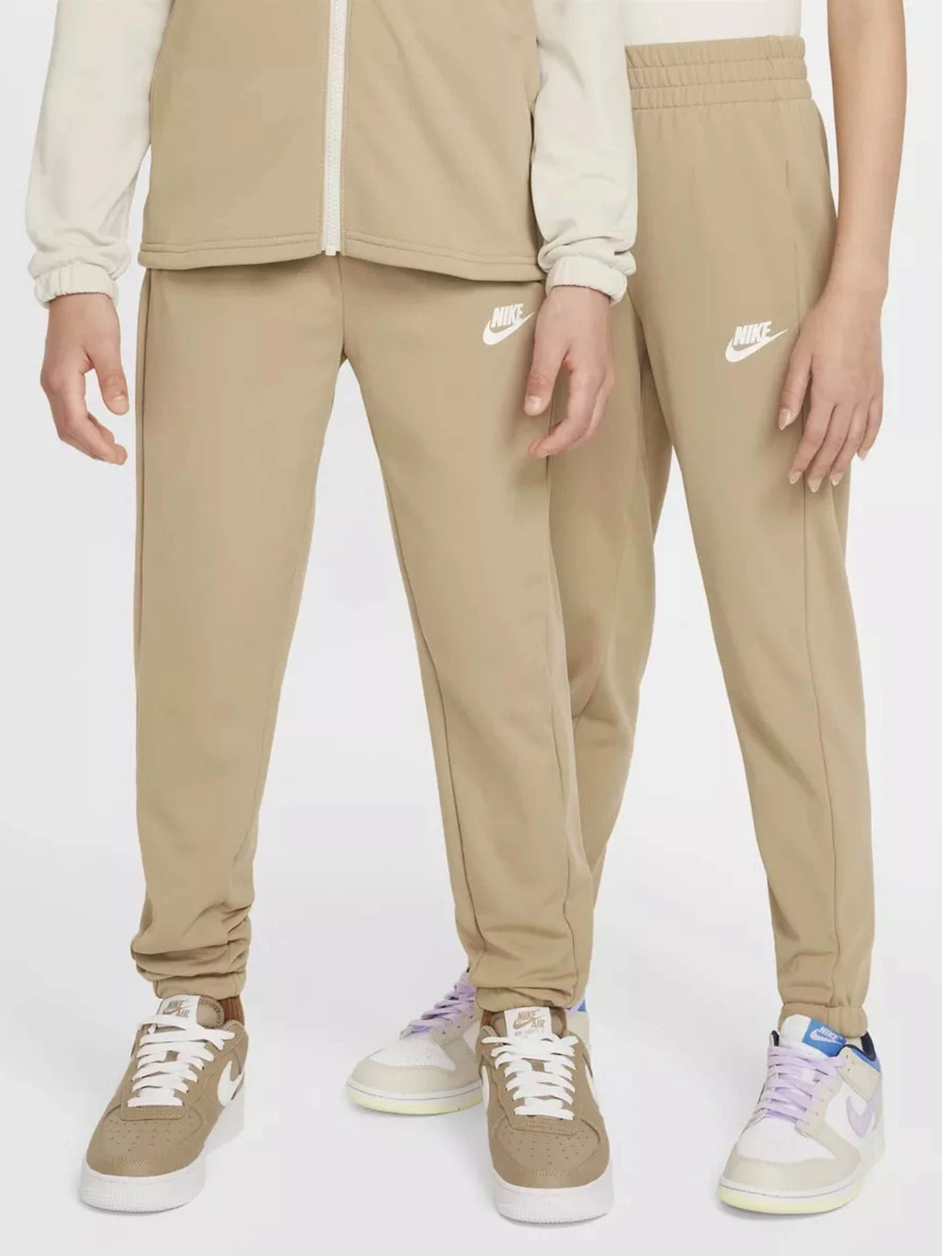 Костюмы NIKE SPORTSWEAR модель FD3067-072 Костюмы NIKE SPORTSWEAR модель FD3067-072 Фото