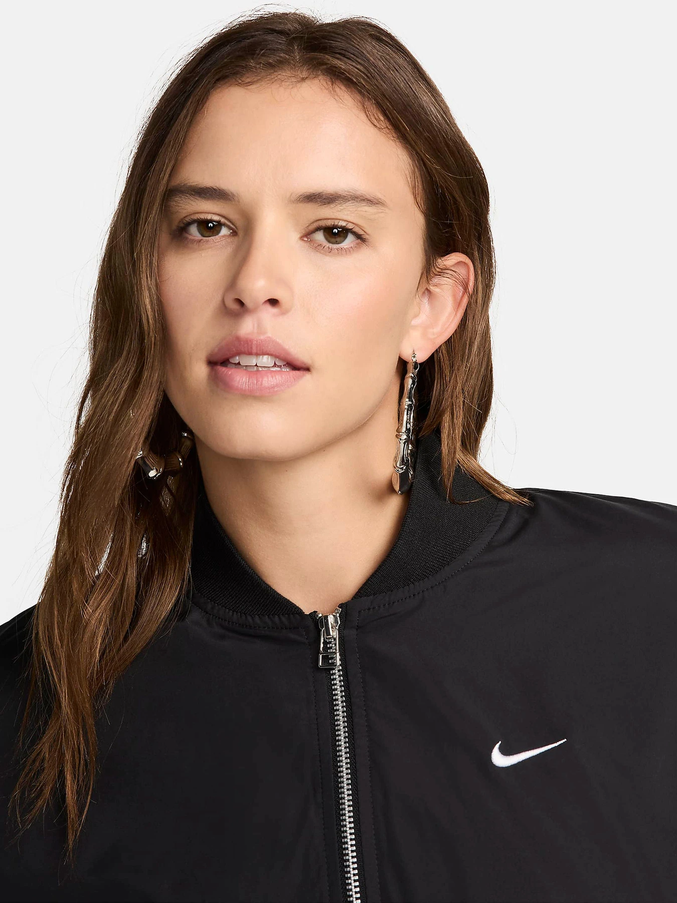 Куртки и дубленки NIKE SPORTSWEAR ESSENTIAL модель FN2839-010 Куртки и дубленки NIKE SPORTSWEAR ESSENTIAL модель FN2839-010 Фото