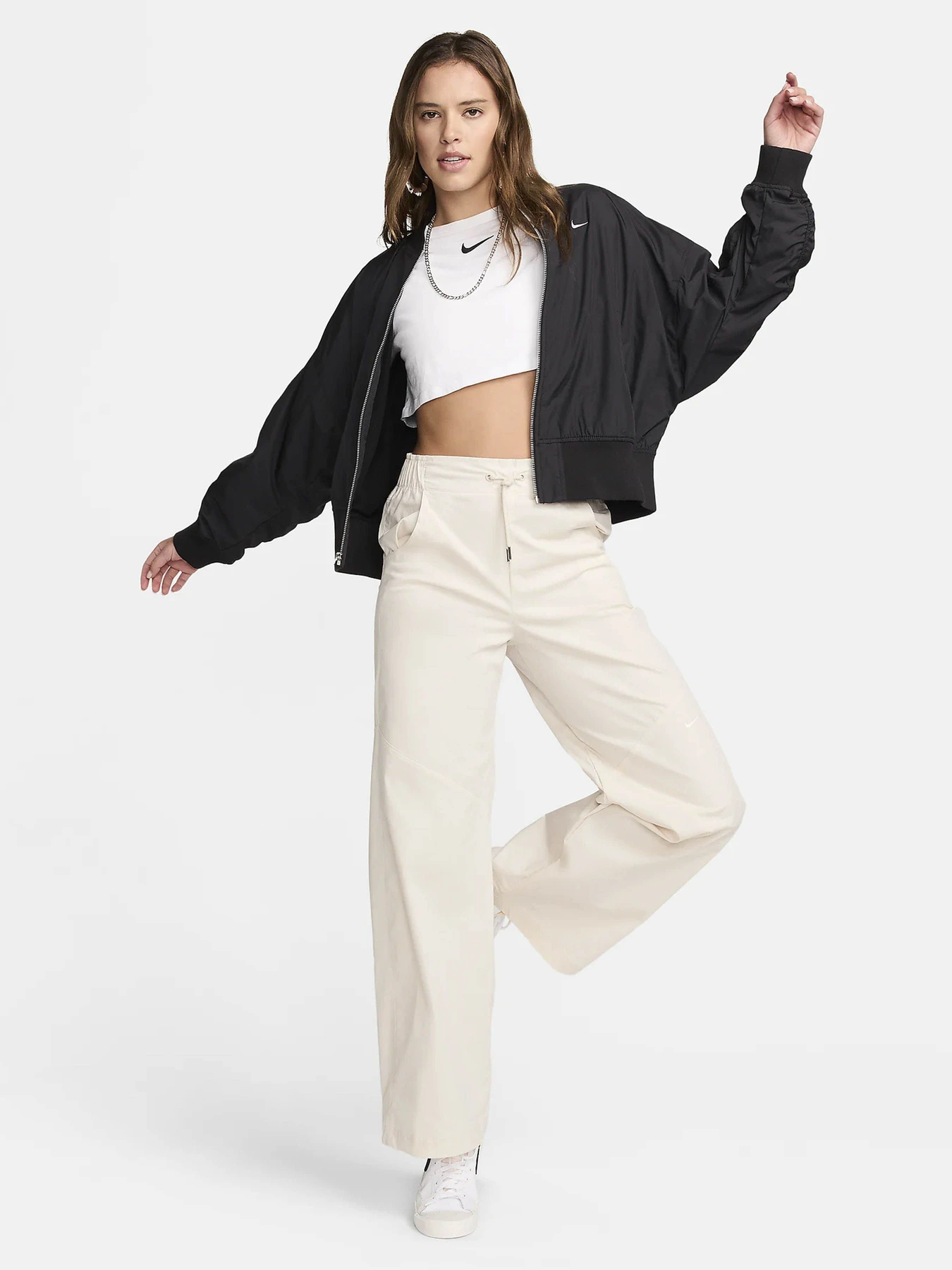Куртки и дубленки NIKE SPORTSWEAR ESSENTIAL модель FN2839-010 Куртки и дубленки NIKE SPORTSWEAR ESSENTIAL модель FN2839-010 Фото