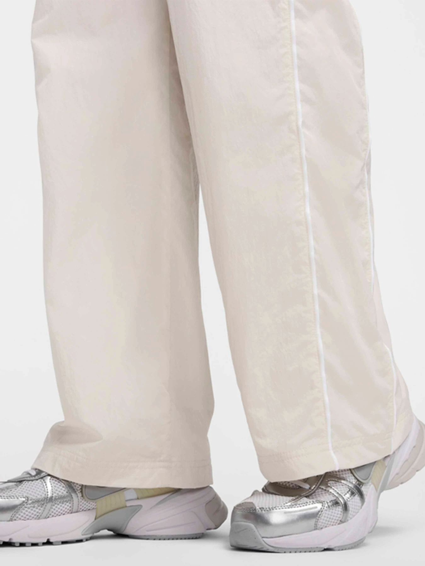 Штани NIKE WINDRUNNER модель FV7655-110 Штани NIKE WINDRUNNER модель FV7655-110 Фото