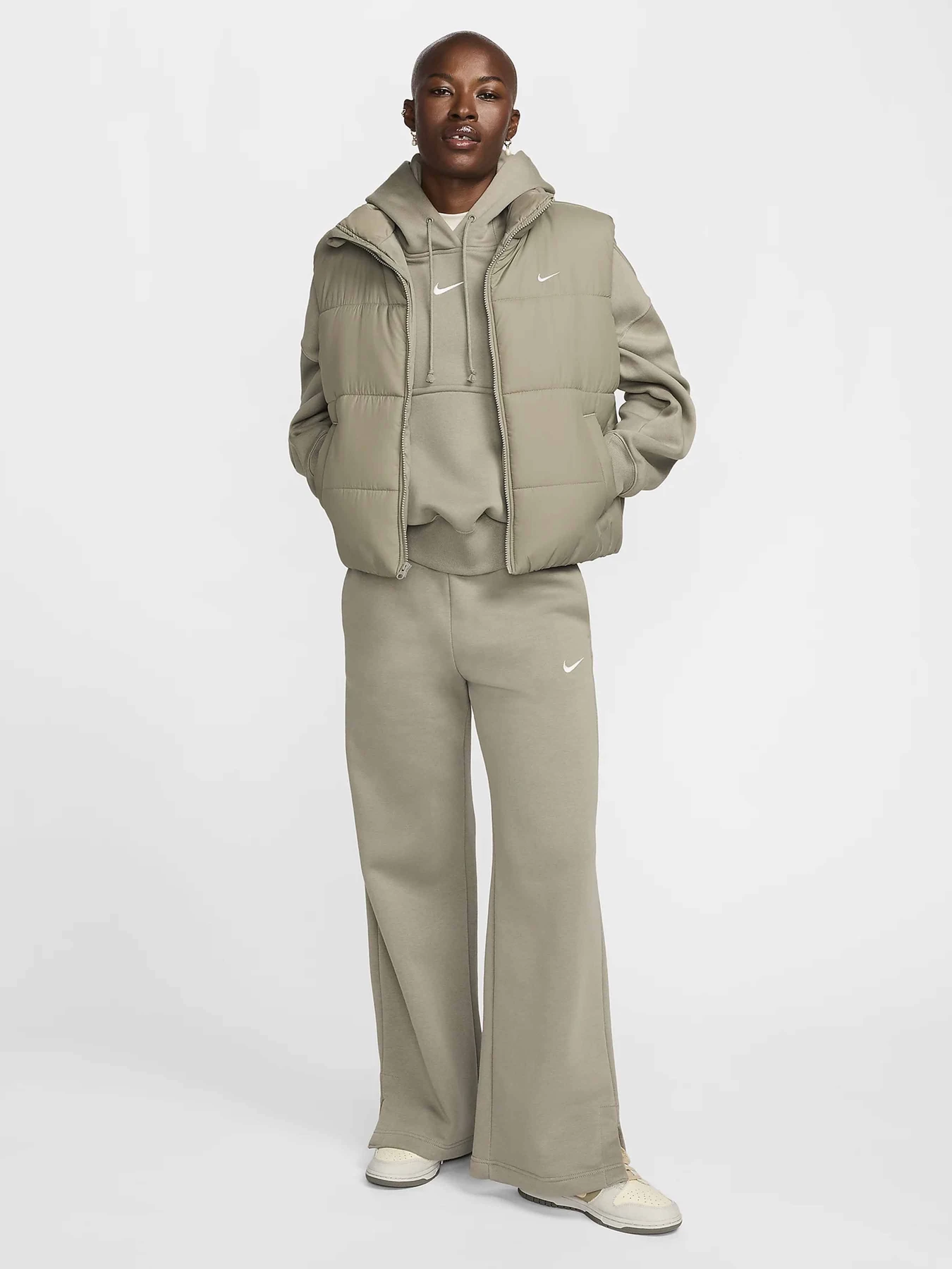 Куртки та дублянки NIKE SPORTSWEAR CLASSIC PUFFER THER модель FZ5922-320 Куртки та дублянки NIKE SPORTSWEAR CLASSIC PUFFER THER модель FZ5922-320 Фото