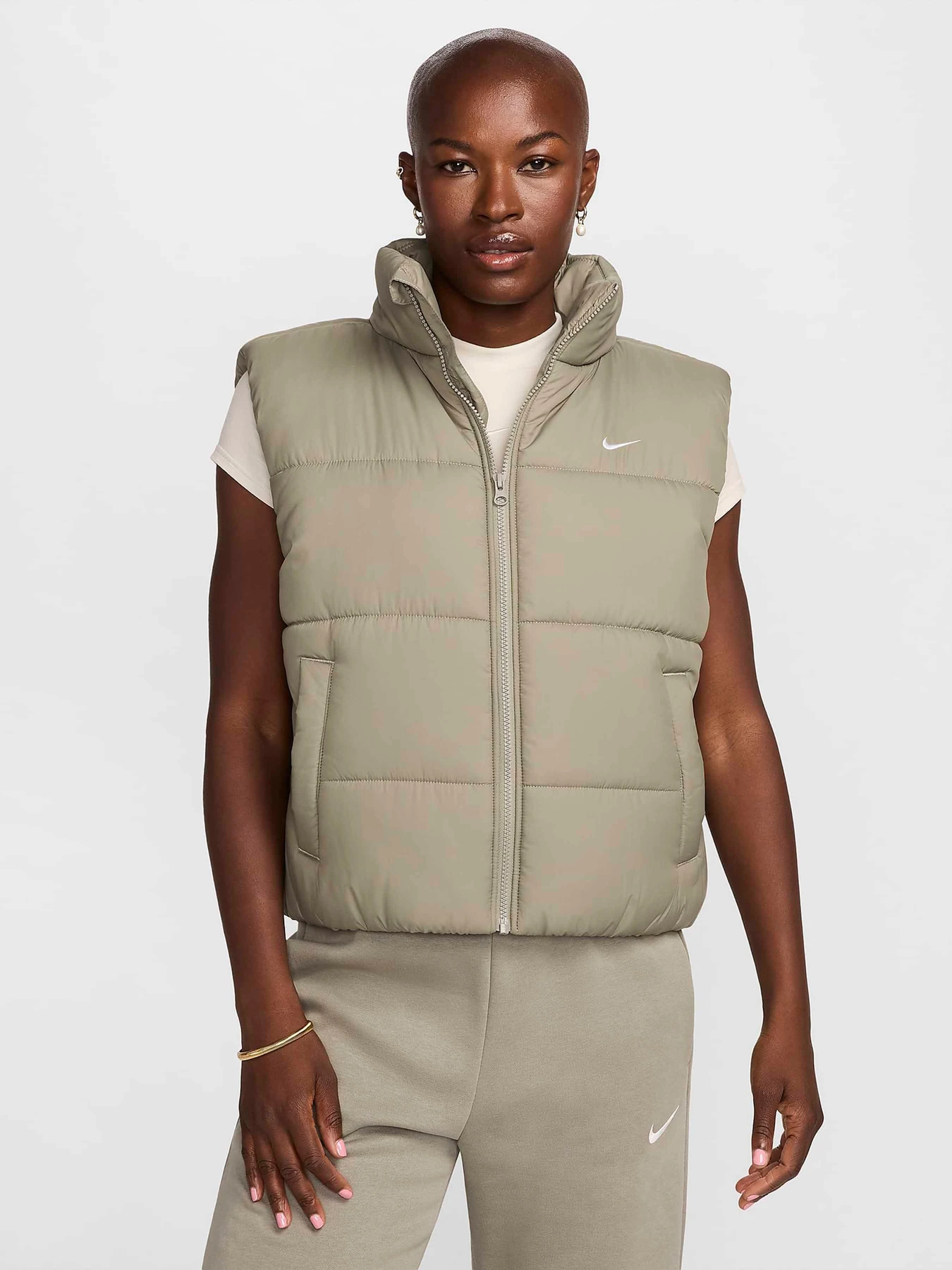 Куртки та дублянки NIKE SPORTSWEAR CLASSIC PUFFER THER модель FZ5922-320 Куртки та дублянки NIKE SPORTSWEAR CLASSIC PUFFER THER модель FZ5922-320 Фото