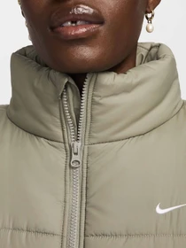 Куртки та дублянки NIKE SPORTSWEAR CLASSIC PUFFER THER модель FZ5922-320 Фото
