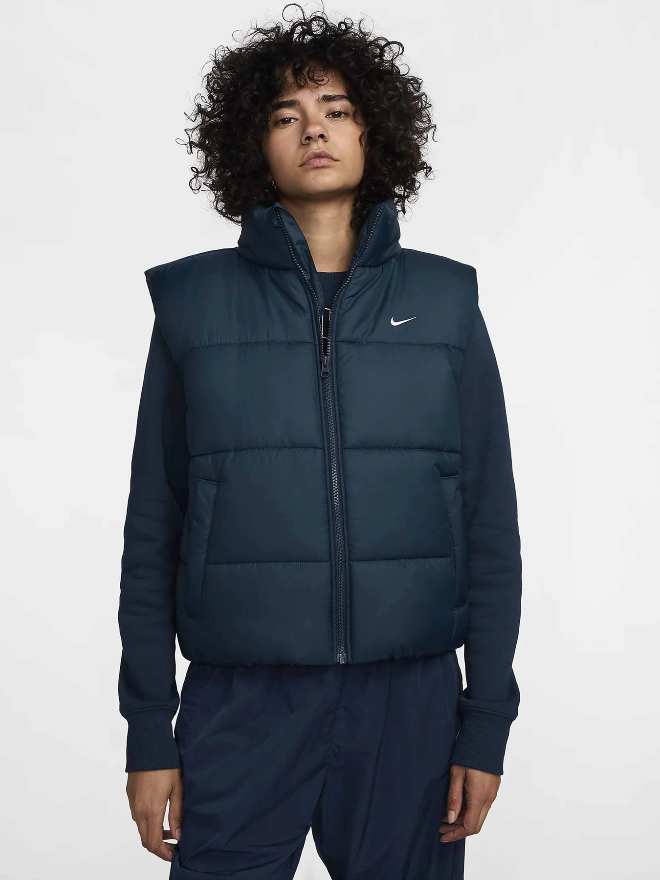 Куртки та дублянки NIKE SPORTSWEAR CLASSIC PUFFER THER модель FZ5922-478 Фото
