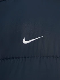 Куртки та дублянки NIKE SPORTSWEAR CLASSIC PUFFER THER модель FZ5922-478 Фото