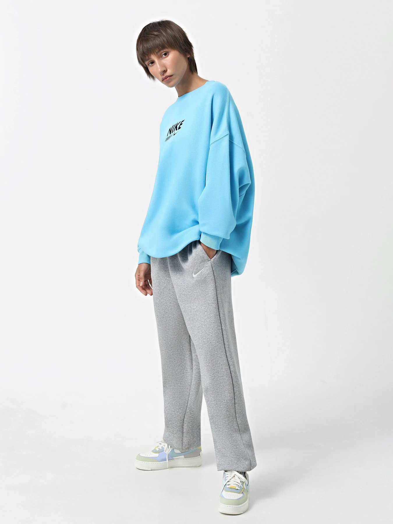 Штани NIKE SPORTSWEAR PHOENIX FLEECE модель FZ5996-063 Штани NIKE SPORTSWEAR PHOENIX FLEECE модель FZ5996-063 Фото