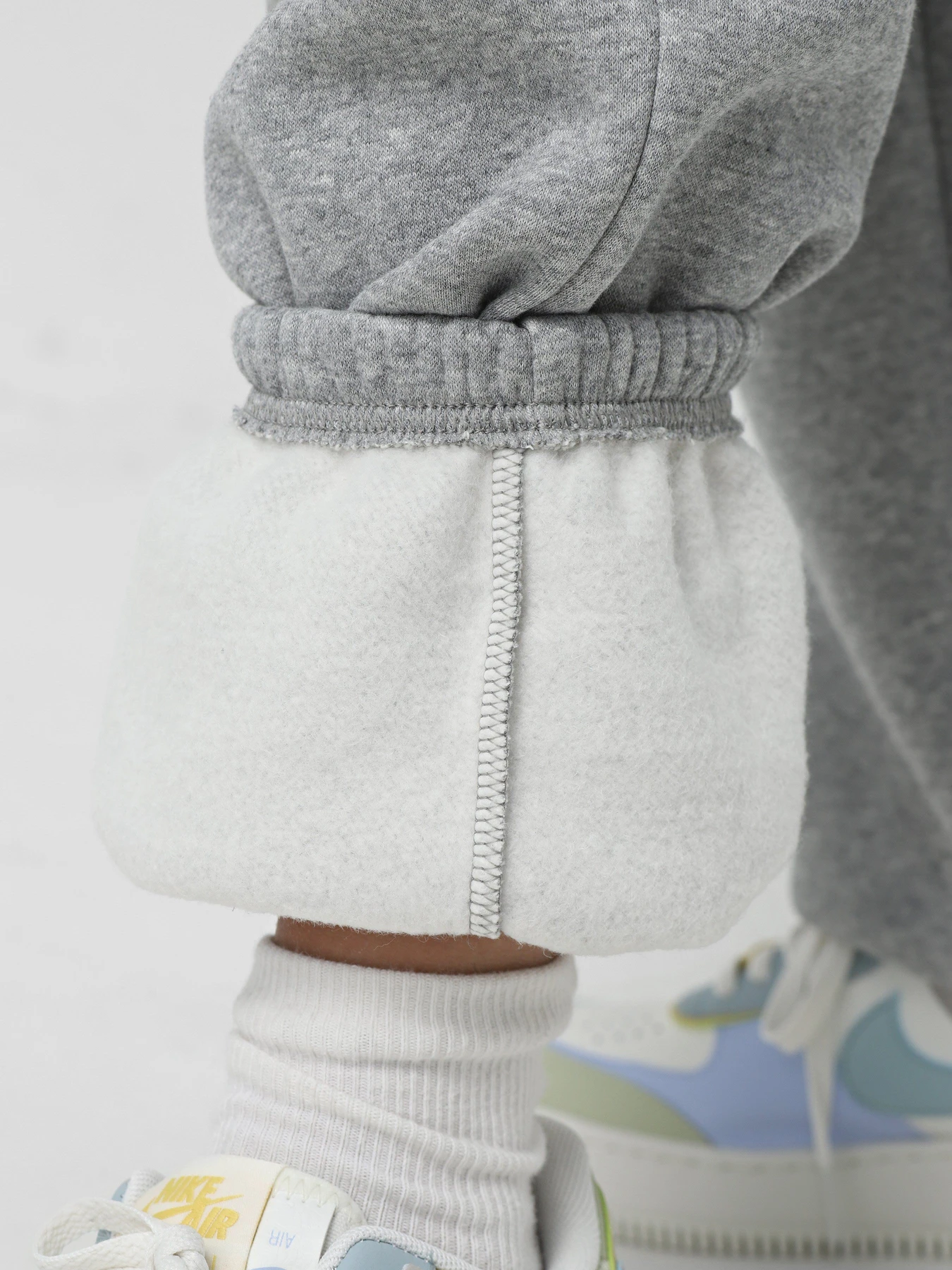 Штани NIKE SPORTSWEAR PHOENIX FLEECE модель FZ5996-063 Штани NIKE SPORTSWEAR PHOENIX FLEECE модель FZ5996-063 Фото