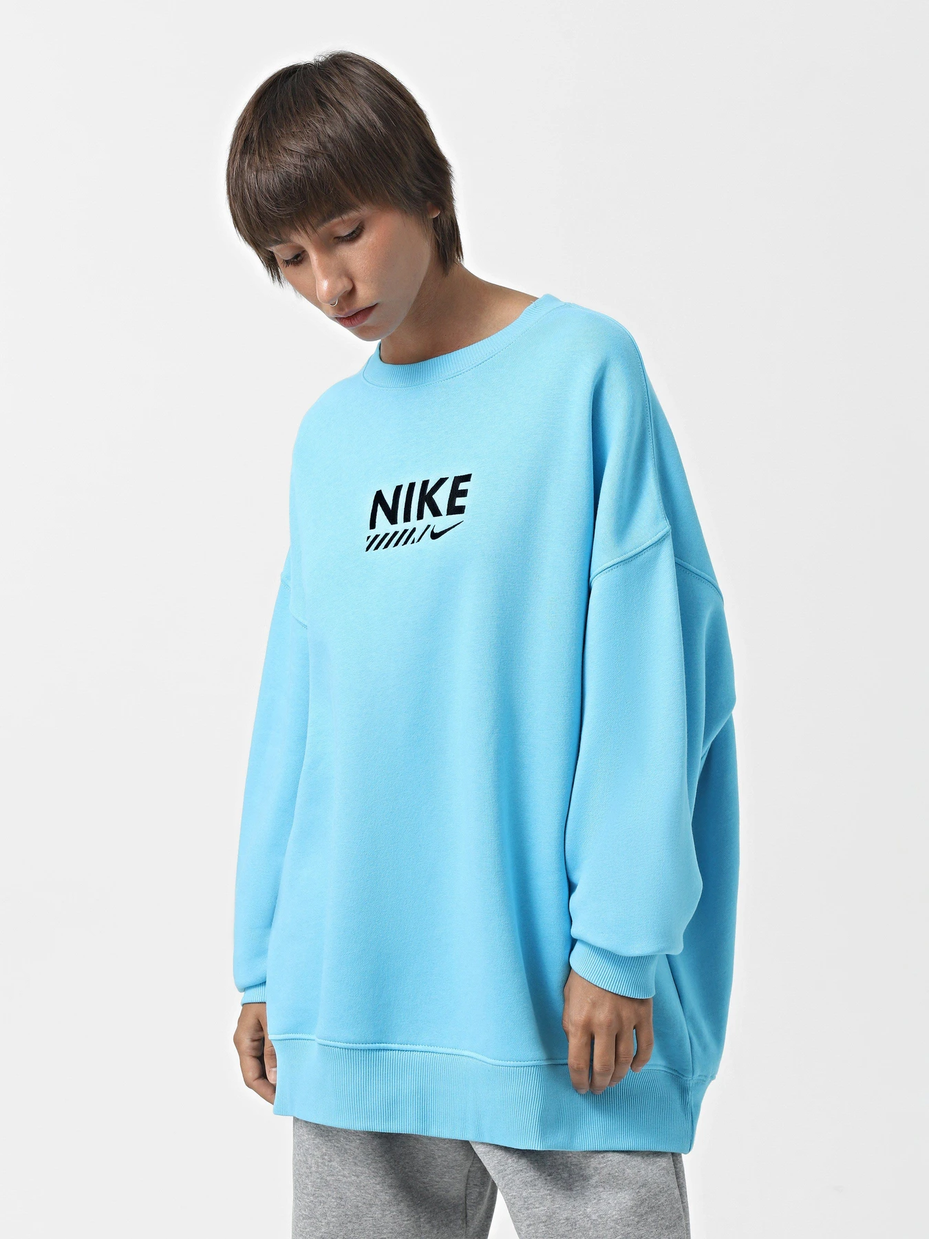 Худи и свитшоты NIKE OVERSIZED FLEECE CREWNECK модель HM4318-416 Худи и свитшоты NIKE OVERSIZED FLEECE CREWNECK модель HM4318-416 Фото
