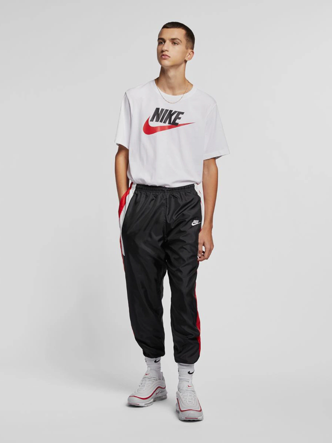 Футболки и поло NIKE Sportswear модель AR5004-100 Фото