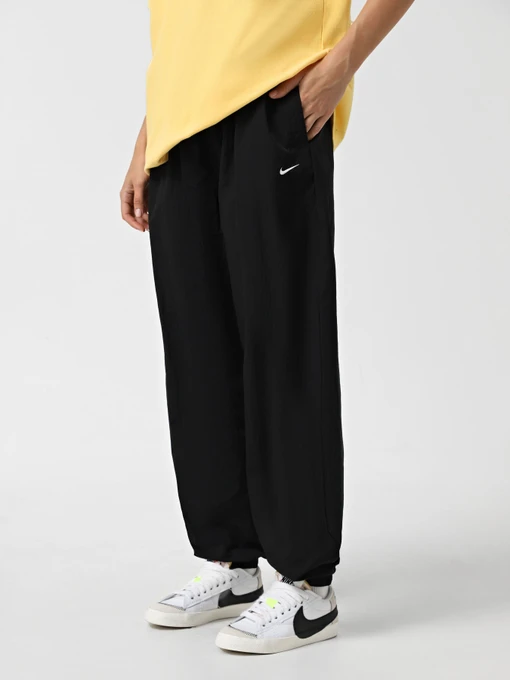 Брюки NIKE SPORTSWEAR ESSENTIAL модель FV7668-010 Фото