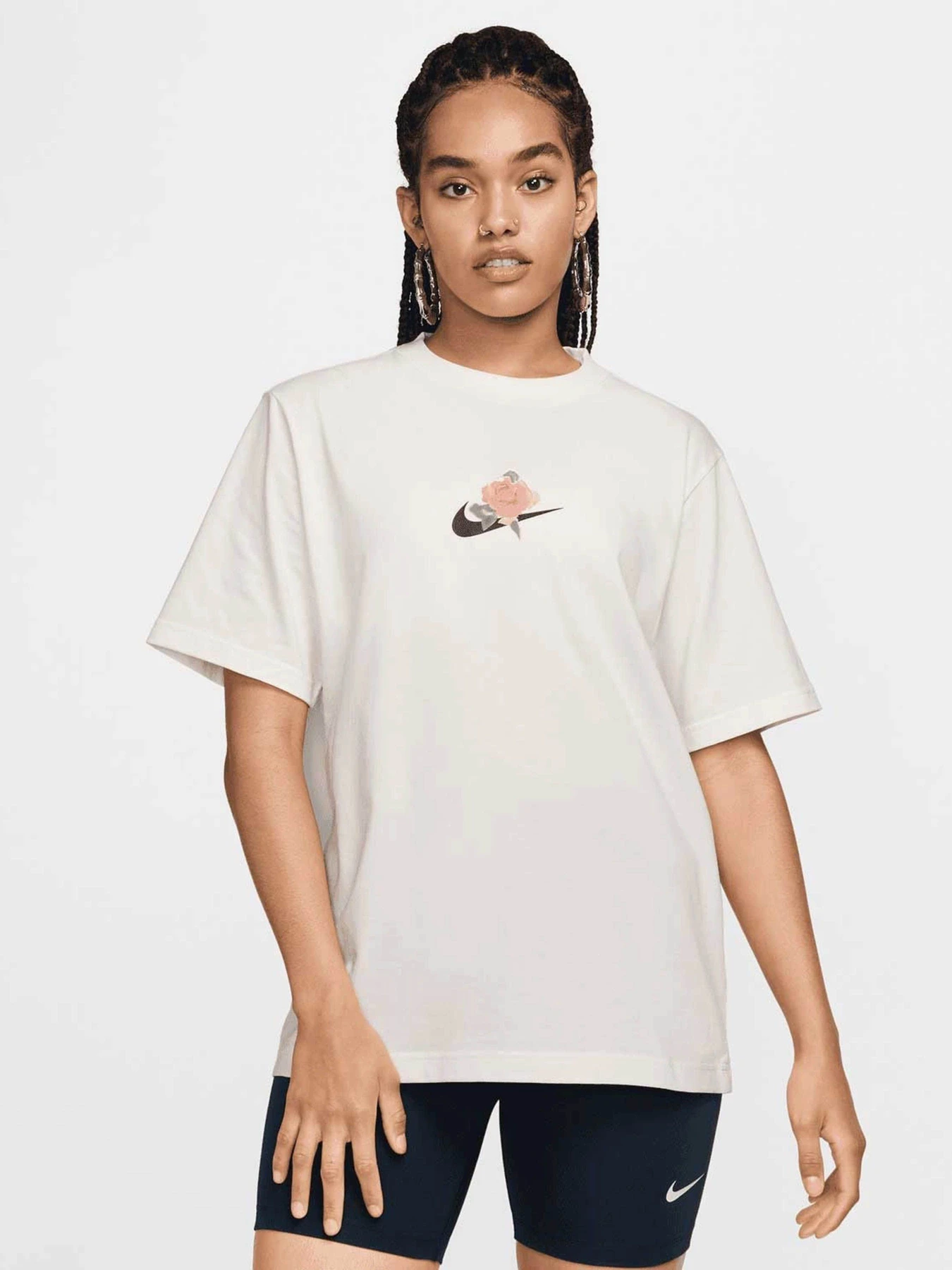 Футболки і поло NIKE SPORTSWEAR ARTIST COLLECTION модель HF4683-133 Футболки і поло NIKE SPORTSWEAR ARTIST COLLECTION модель HF4683-133 Фото