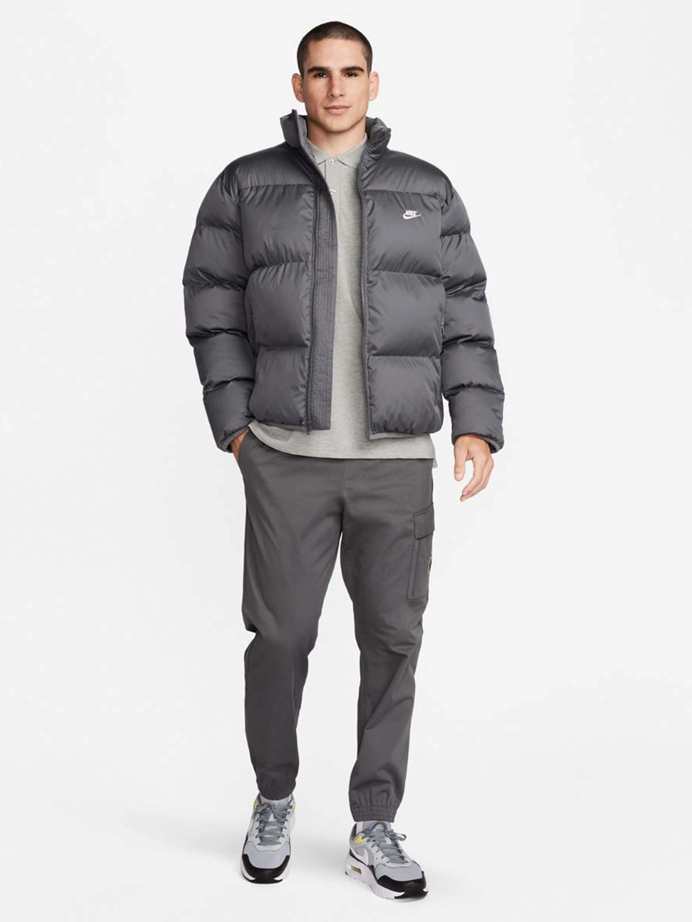 Куртки та дублянки NIKE SPORTSWEAR CLUB PUFFER модель FB7368-068 Куртки та дублянки NIKE SPORTSWEAR CLUB PUFFER модель FB7368-068 Фото