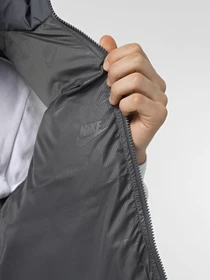 Куртки та дублянки NIKE SPORTSWEAR CLUB PRIMALOFT® модель FB7373-068 Фото