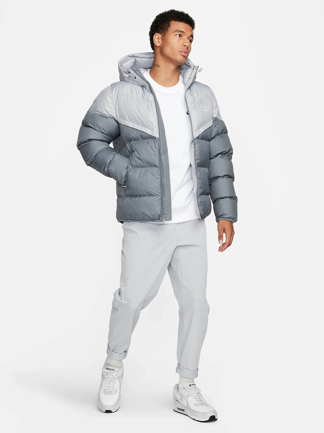 Куртки и дубленки NIKE WINDRUNNER PRIMALOFT® модель FB8185-077 Фото