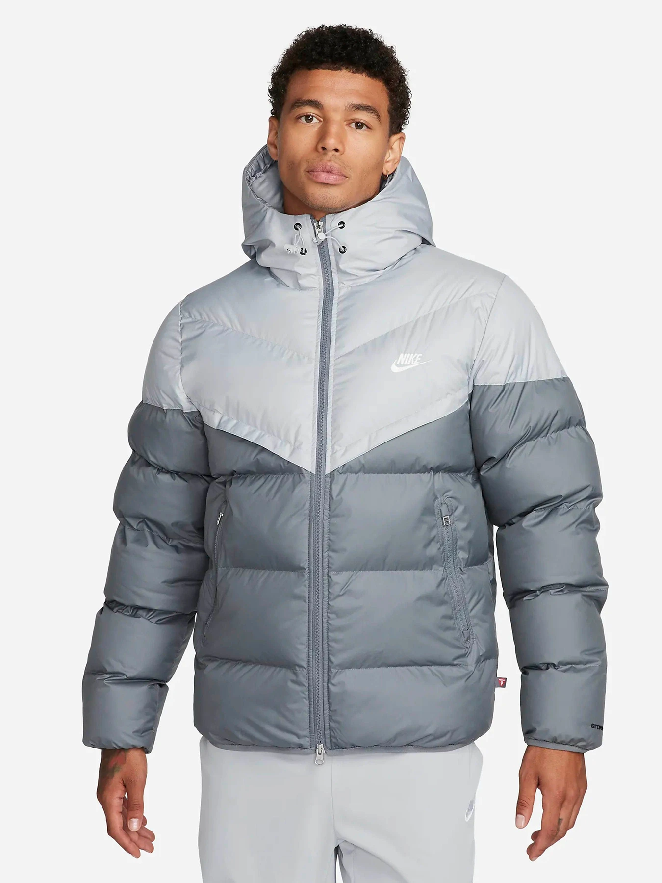 Куртки и дубленки NIKE WINDRUNNER PRIMALOFT® модель FB8185-077 Фото