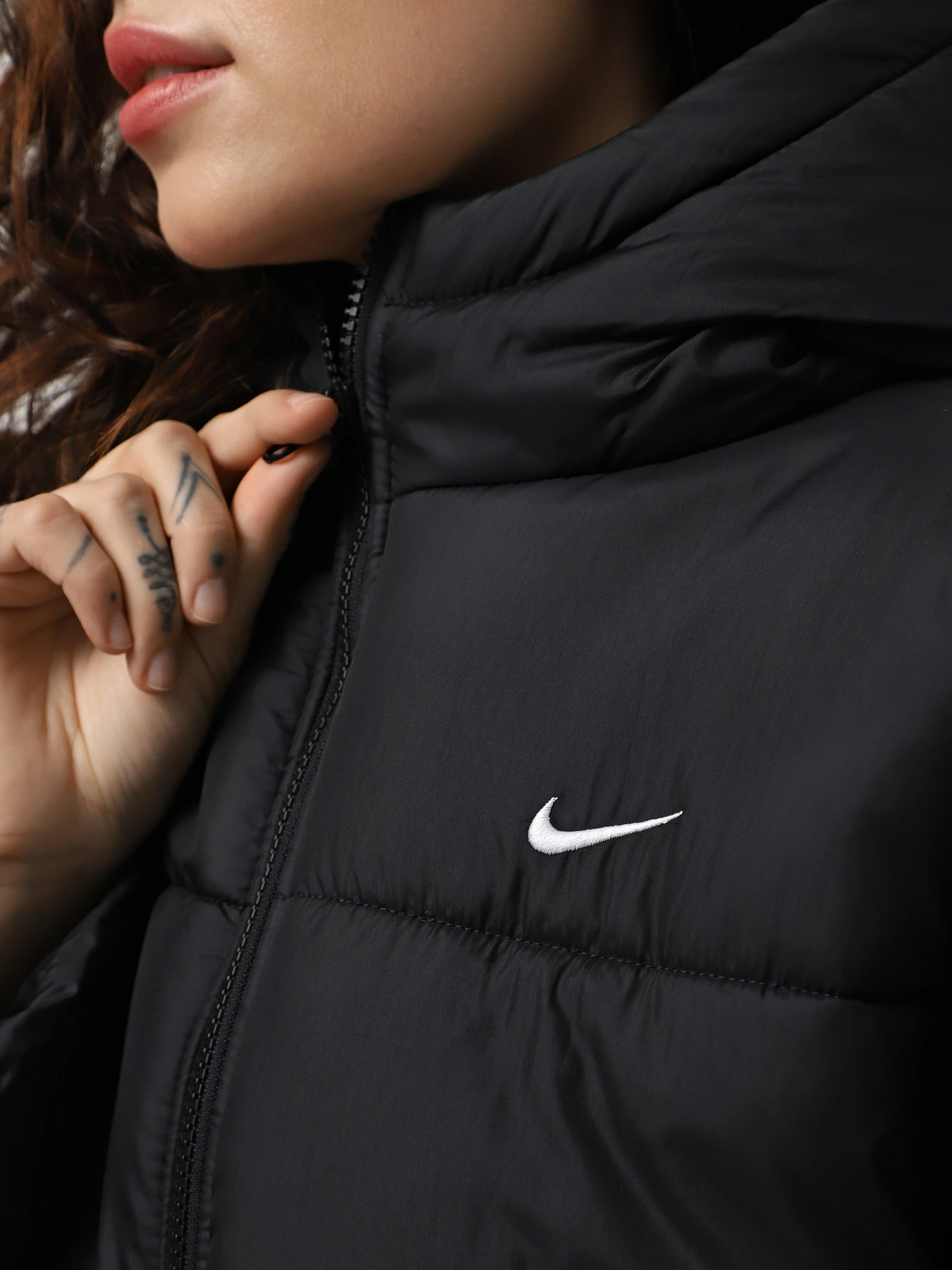 Куртки и дубленки NIKE SPORTSWEAR CLASSIC PUFFER THER модель FZ5899-010 Фото