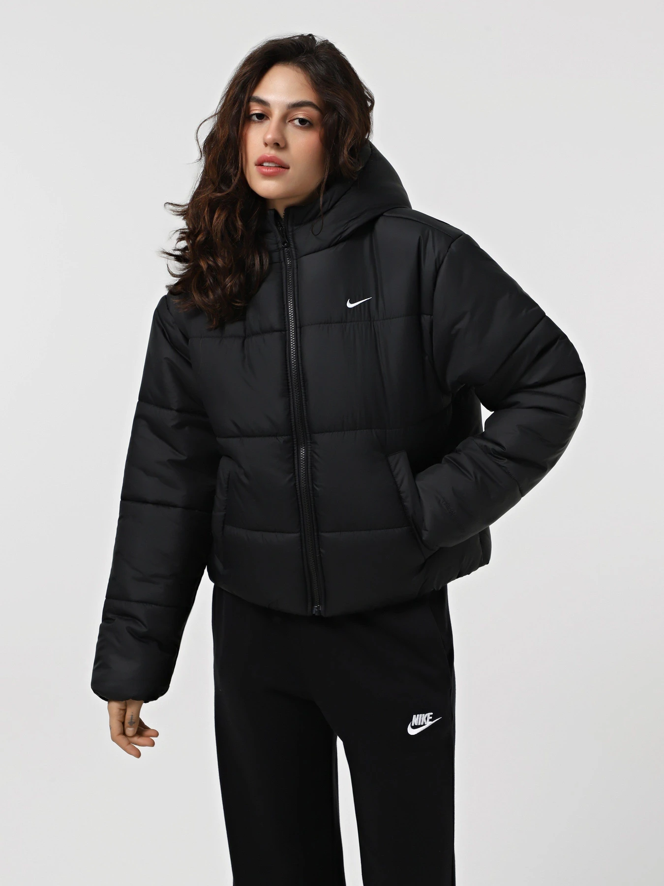 Куртки и дубленки NIKE SPORTSWEAR CLASSIC PUFFER THER модель FZ5899-010 Фото