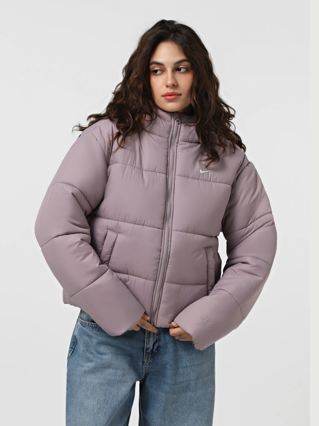 Куртки и дубленки NIKE SPORTSWEAR CLASSIC PUFFER THER модель FZ5899-226 Куртки и дубленки NIKE SPORTSWEAR CLASSIC PUFFER THER модель FZ5899-226 Фото