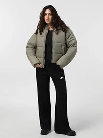 Куртки и дубленки NIKE SPORTSWEAR CLASSIC PUFFER THER модель FZ5899-321 Фото