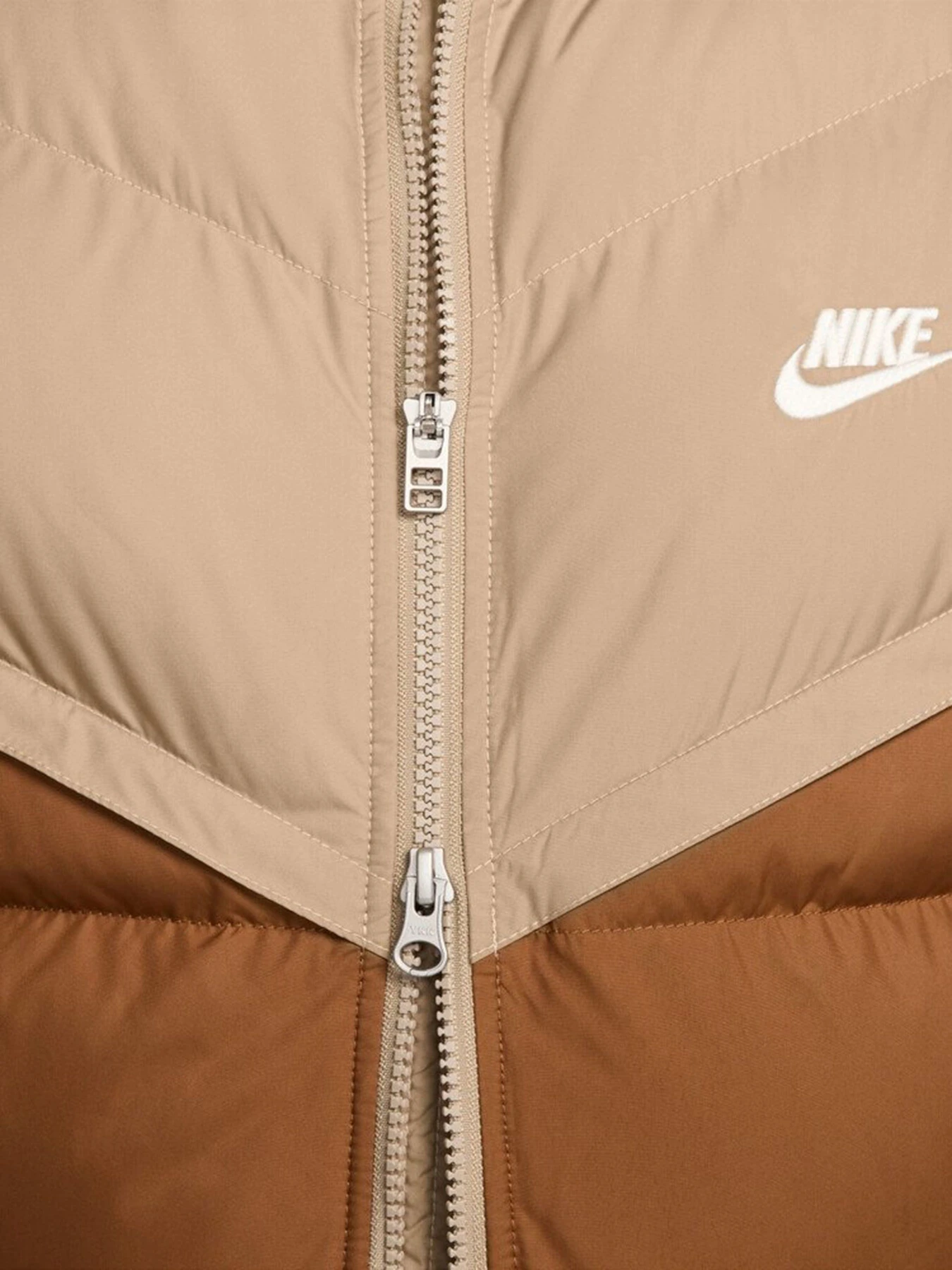 Куртки и дубленки NIKE STORM-FIT WINDRUNNER модель FB8193-248 Фото