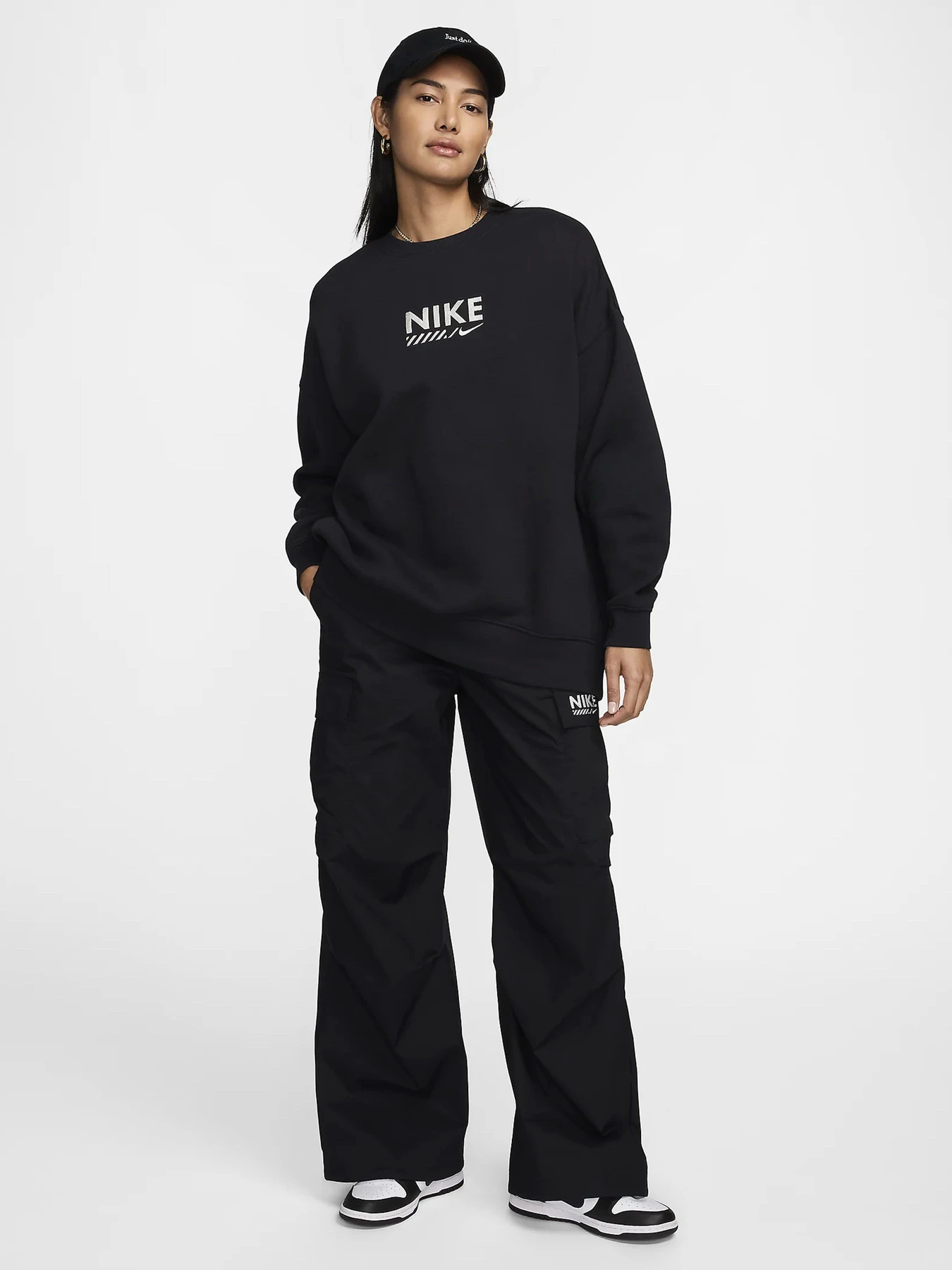 Худі та світшоти NIKE OVERSIZED FLEECE CREW-NECK модель HM4318-010 Худі та світшоти NIKE OVERSIZED FLEECE CREW-NECK модель HM4318-010 Фото