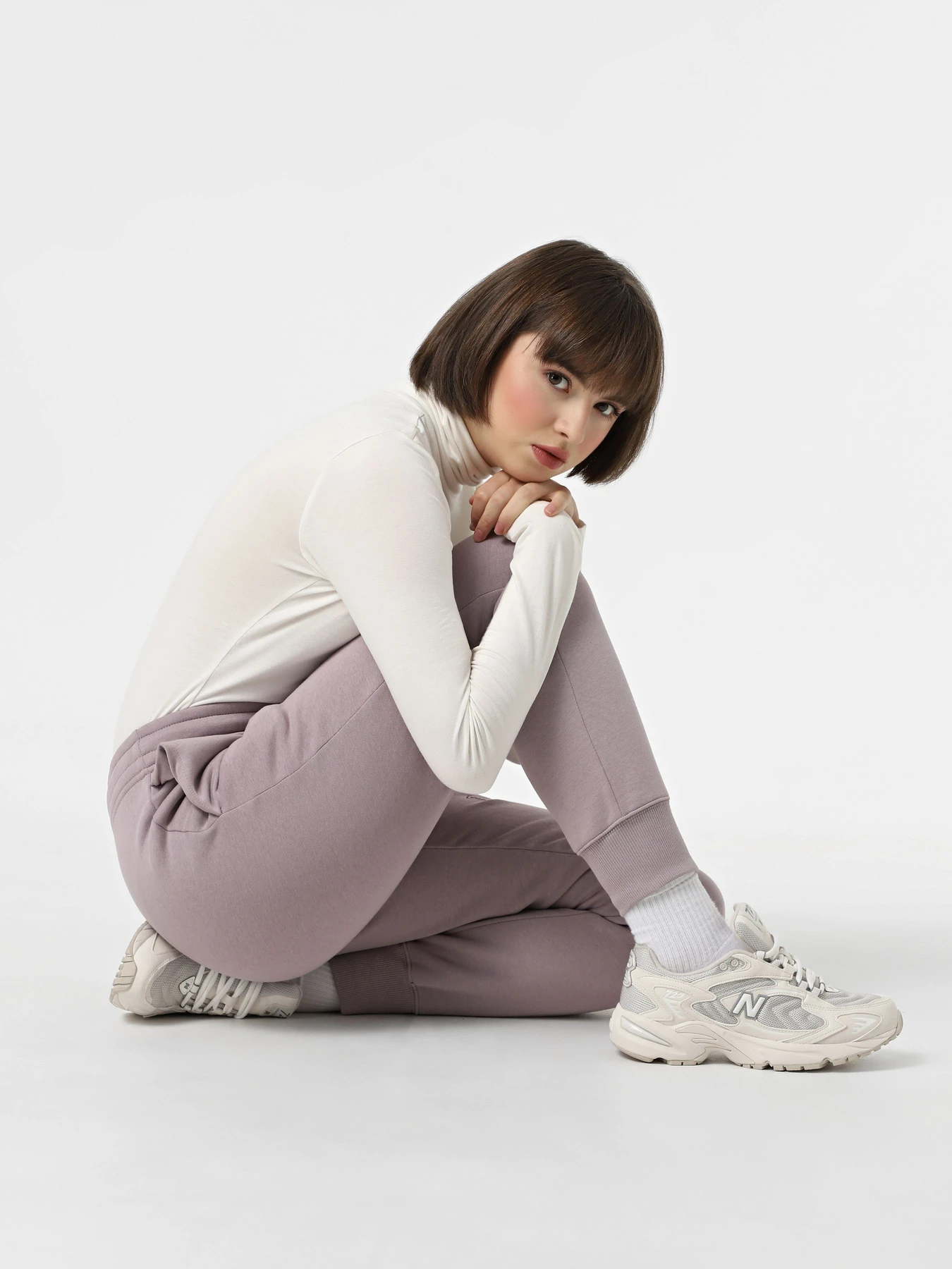 Брюки NIKE SPORTSWEAR PHOENIX FLEECE модель HM9757-226 Брюки NIKE SPORTSWEAR PHOENIX FLEECE модель HM9757-226 Фото