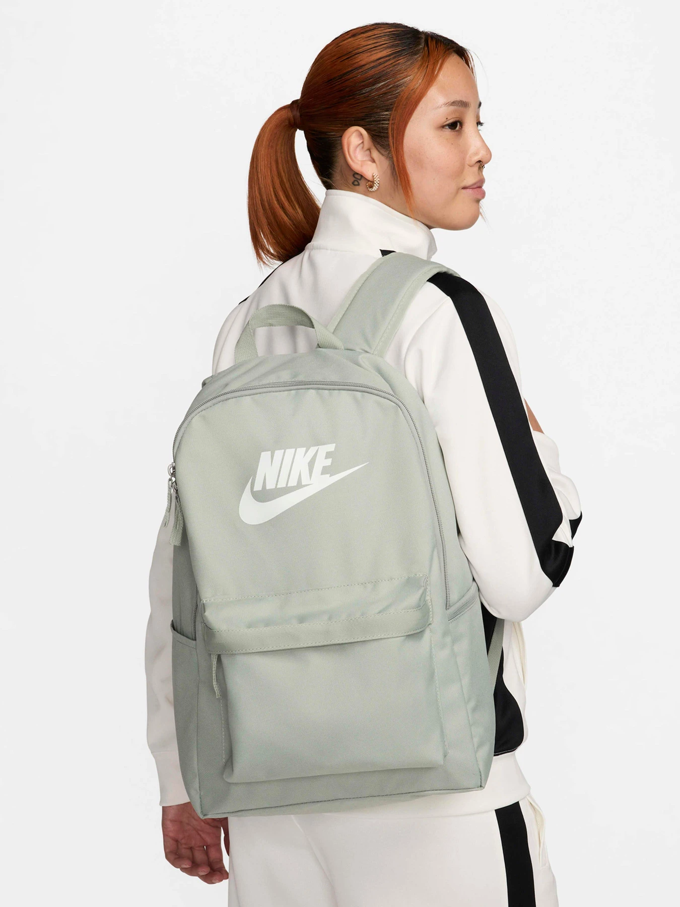 Рюкзаки NIKE HERITAGE 25L модель DC4244-370 Рюкзаки NIKE HERITAGE 25L модель DC4244-370 Фото