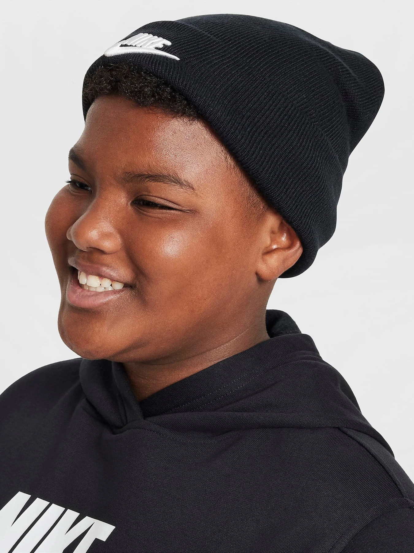 Шапки та кепки NIKE PEAK FUTURA BEANIE модель HF5498-010 Шапки та кепки NIKE PEAK FUTURA BEANIE модель HF5498-010 Фото