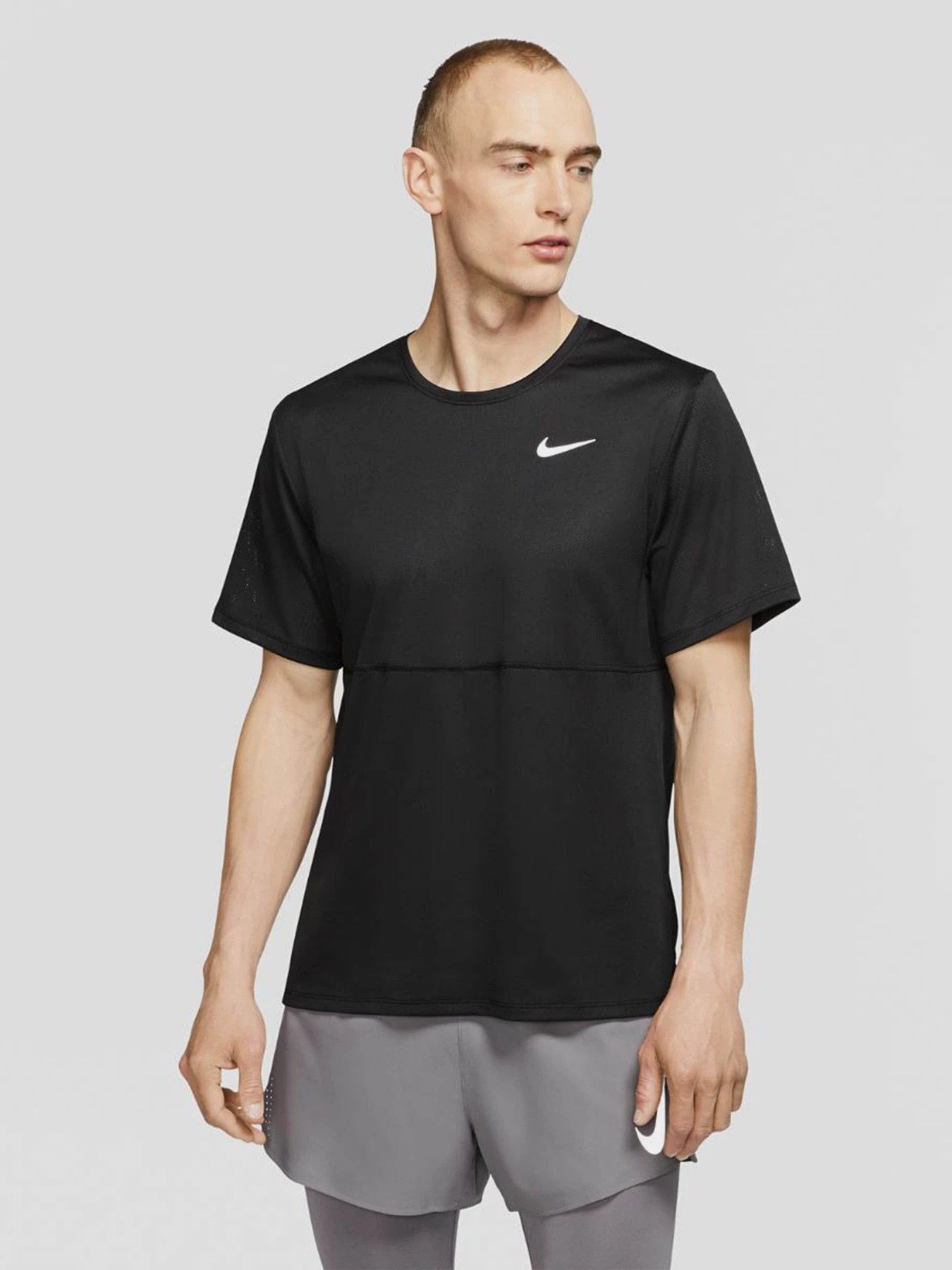 Футболки и поло NIKE Breathe Top модель CJ5332-010 Футболки и поло NIKE Breathe Top модель CJ5332-010 Фото