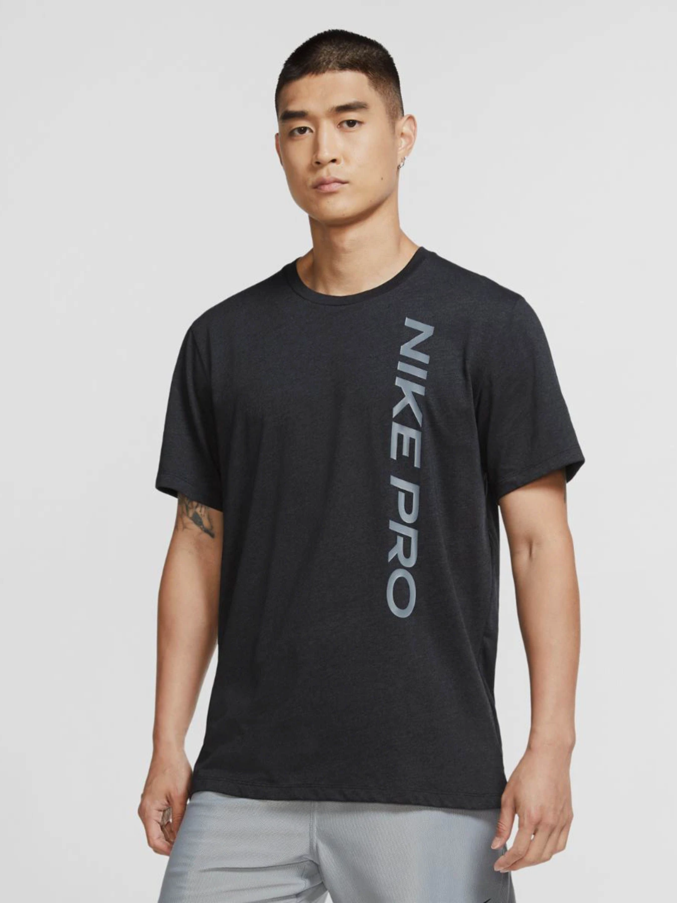 Футболки и поло NIKE Pro модель CU4975-010 Футболки и поло NIKE Pro модель CU4975-010 Фото