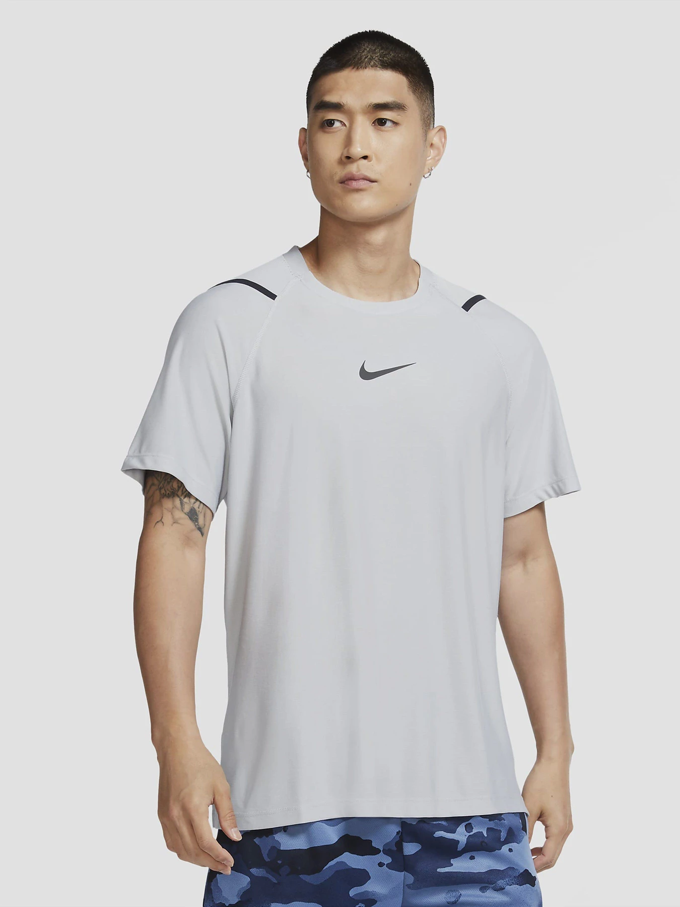 Футболки и поло NIKE Pro Top модель CU4989-073 Футболки и поло NIKE Pro Top модель CU4989-073 Фото