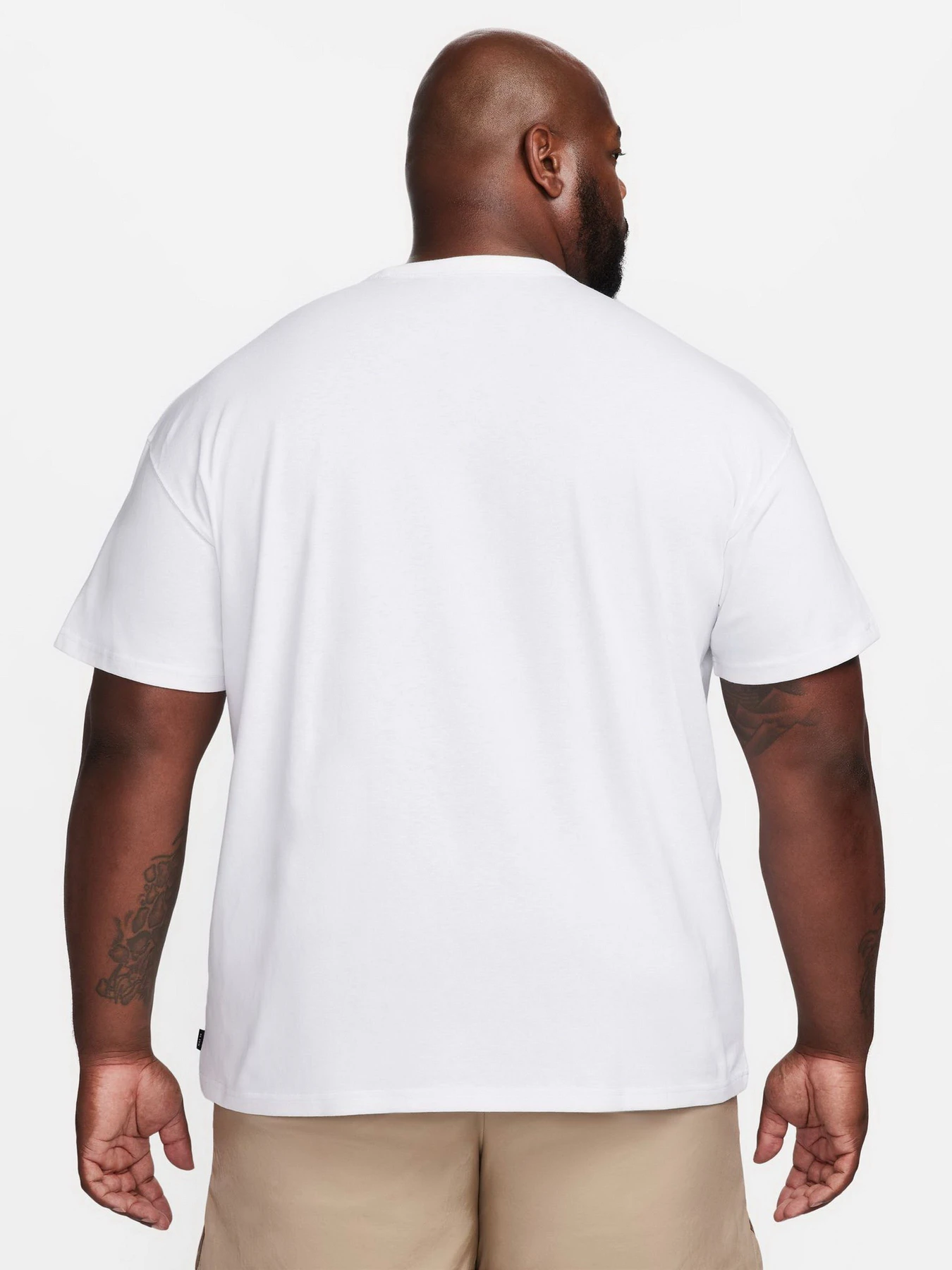Футболки и поло NIKE SPORTSWEAR PREMIUM ESSENTIALS модель DO7392-101 Футболки и поло NIKE SPORTSWEAR PREMIUM ESSENTIALS модель DO7392-101 Фото
