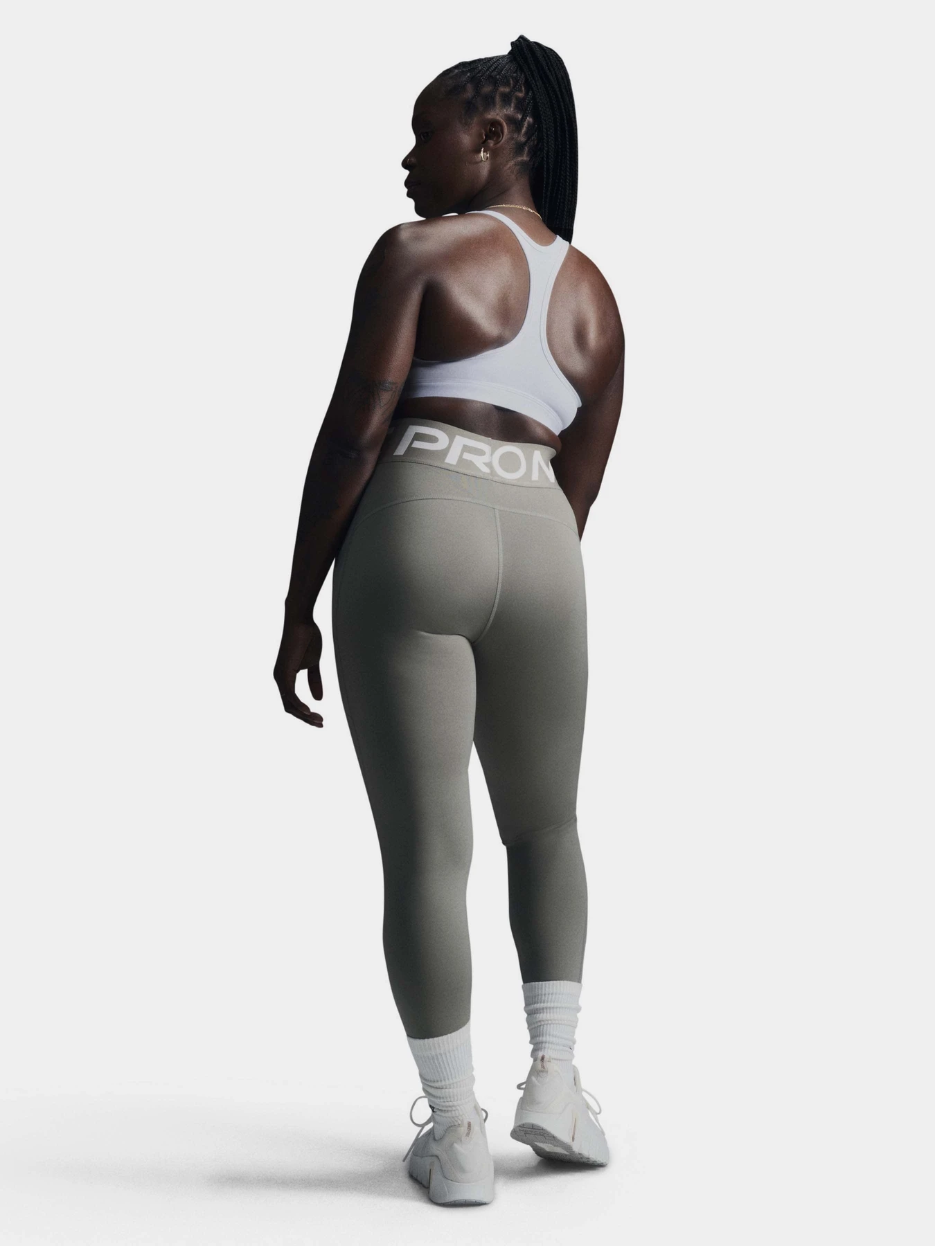 Футболки і поло NIKE SWOOSH LIGHT SUPPORT NON-PADDE модель DX6817-100 Футболки і поло NIKE SWOOSH LIGHT SUPPORT NON-PADDE модель DX6817-100 Фото