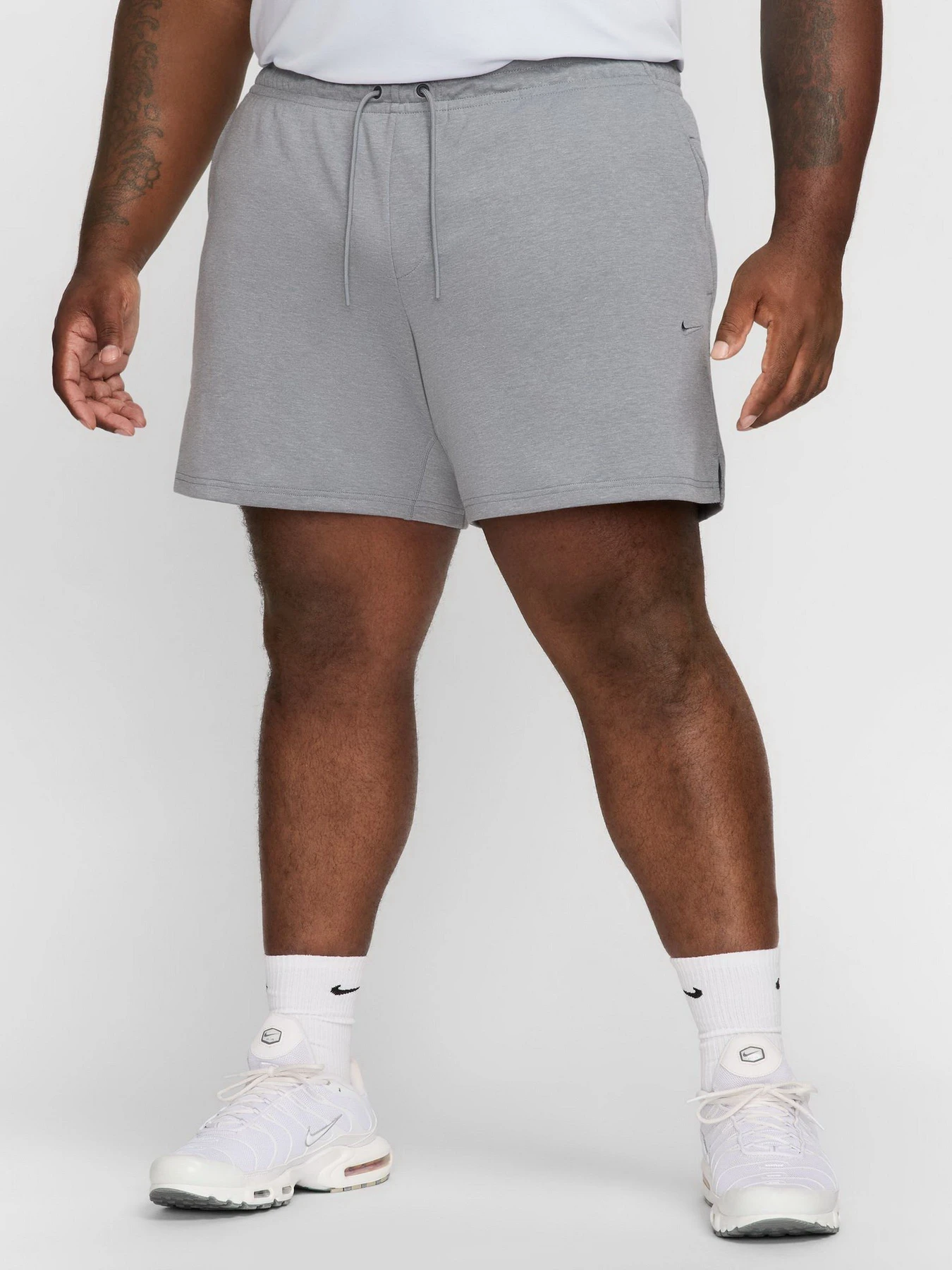 Шорти NIKE DRI-FIT PRIMARY 7IN модель FZ0961-065 Шорти NIKE DRI-FIT PRIMARY 7IN модель FZ0961-065 Фото