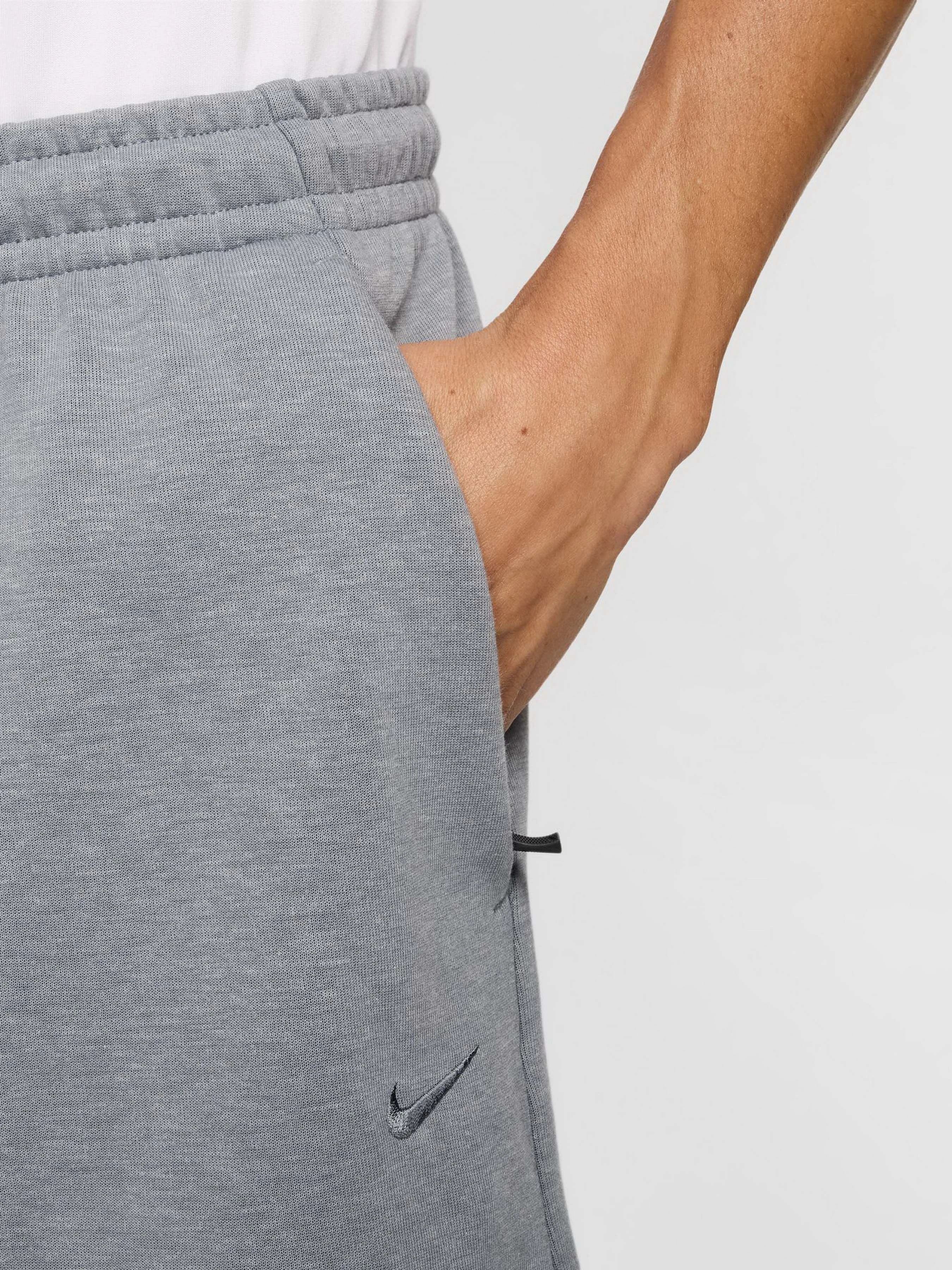 Чоловічі Спортивні шорти NIKE DRI-FIT PRIMARY 7IN фото 3