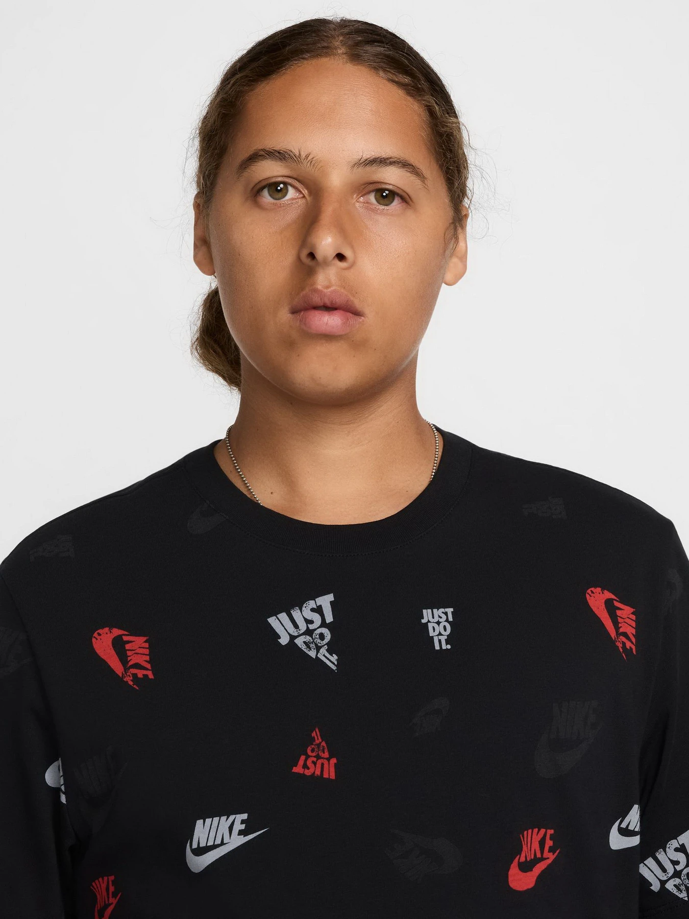 Футболки і поло NIKE SPORTSWEAR модель HJ0561-010 Футболки і поло NIKE SPORTSWEAR модель HJ0561-010 Фото