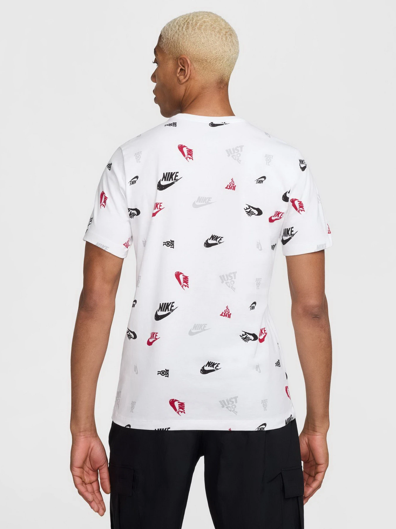 Футболки и поло NIKE SPORTSWEAR модель HJ0561-100 Футболки и поло NIKE SPORTSWEAR модель HJ0561-100 Фото