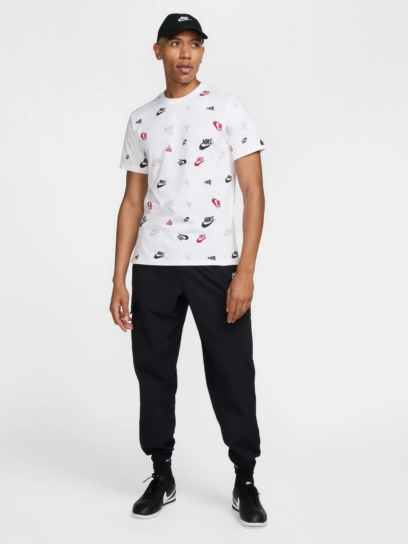 Футболки и поло NIKE SPORTSWEAR модель HJ0561-100 Футболки и поло NIKE SPORTSWEAR модель HJ0561-100 Фото