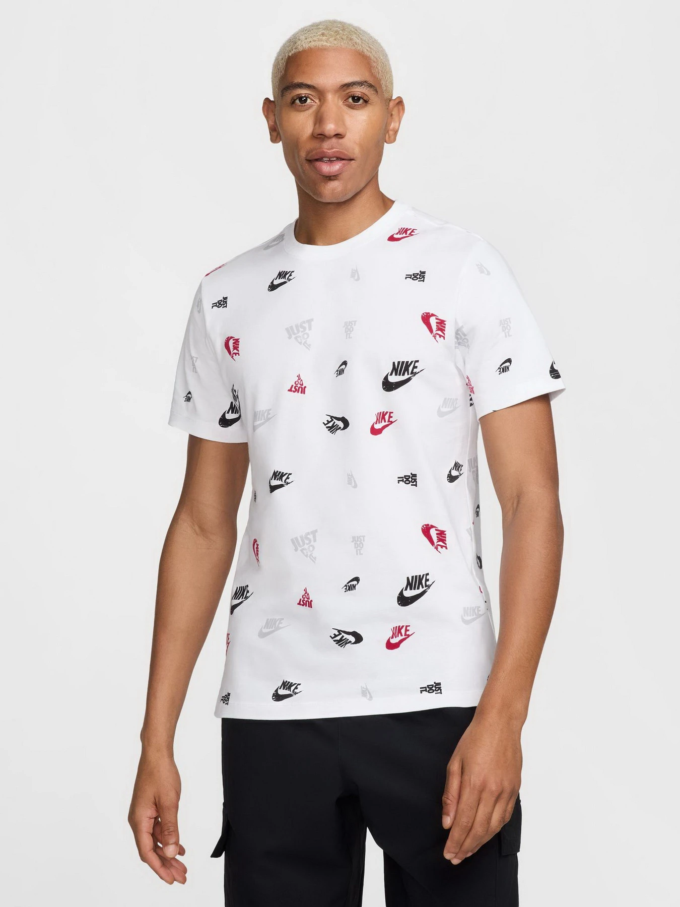 Футболки и поло NIKE SPORTSWEAR модель HJ0561-100 Футболки и поло NIKE SPORTSWEAR модель HJ0561-100 Фото