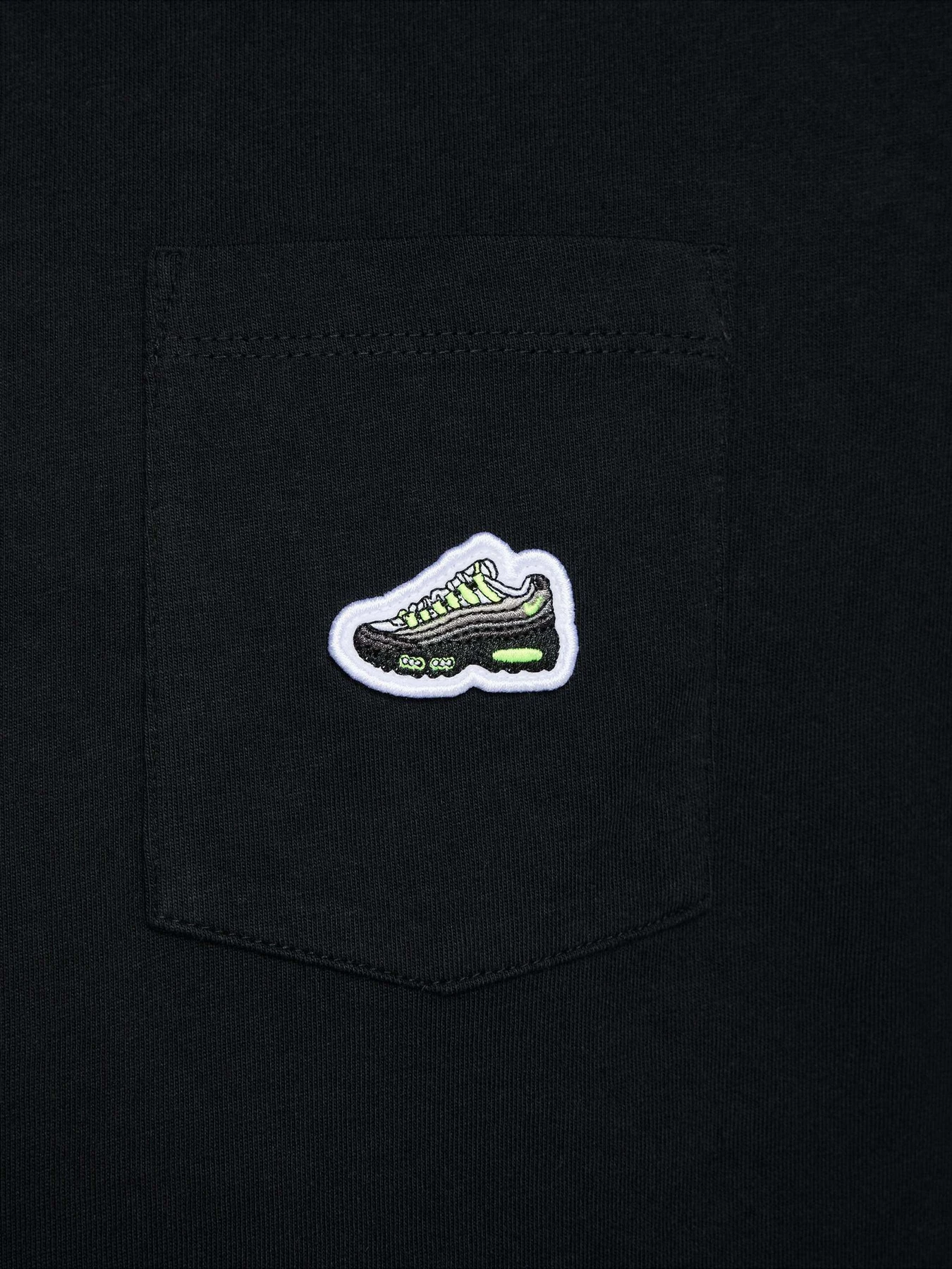 Футболки і поло NIKE SPORTSWEAR MAX 90 SNEAKER PATC модель HJ0574-010 Фото