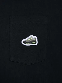 Футболки і поло NIKE SPORTSWEAR MAX 90 SNEAKER PATC модель HJ0574-010 Фото