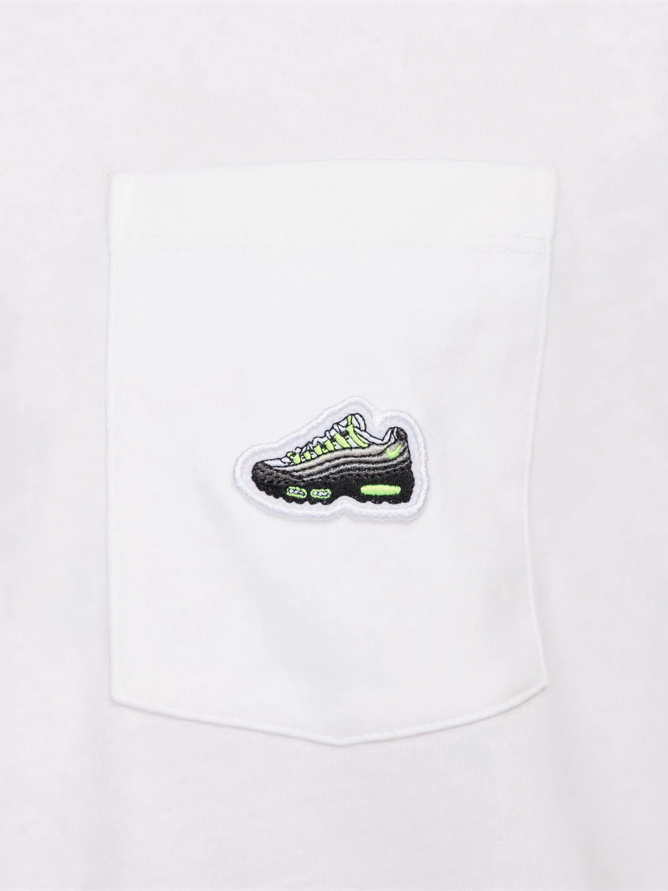Футболки и поло NIKE SPORTSWEAR MAX 90 SNEAKER PATC модель HJ0574-100 Футболки и поло NIKE SPORTSWEAR MAX 90 SNEAKER PATC модель HJ0574-100 Фото
