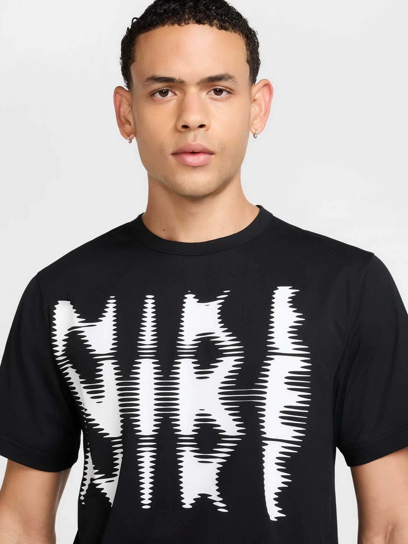Футболки і поло NIKE HYVERSE DRI-FIT модель HJ3074-010 Футболки і поло NIKE HYVERSE DRI-FIT модель HJ3074-010 Фото