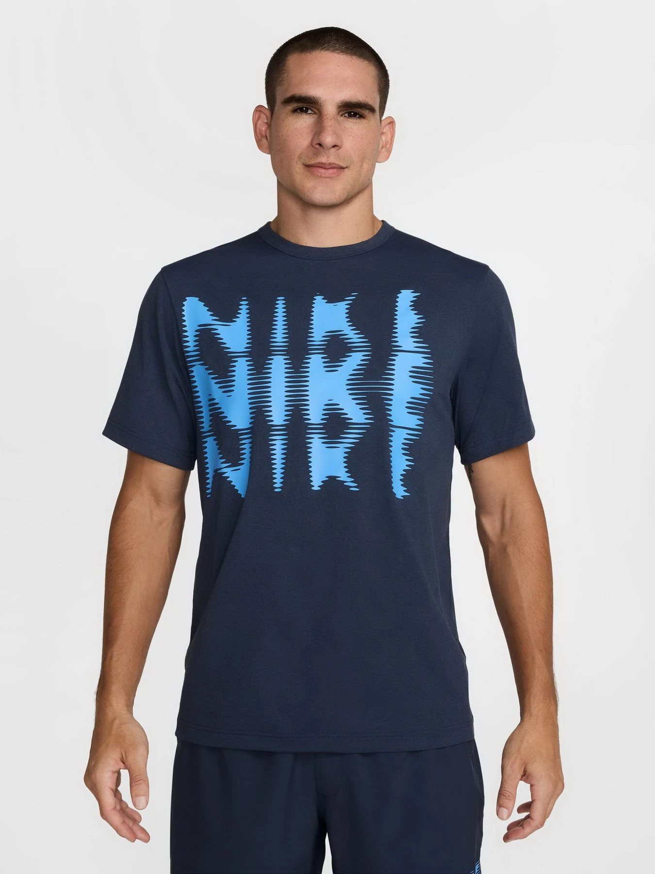 Футболки и поло NIKE HYVERSE DRI-FIT модель HJ3074-437 Футболки и поло NIKE HYVERSE DRI-FIT модель HJ3074-437 Фото