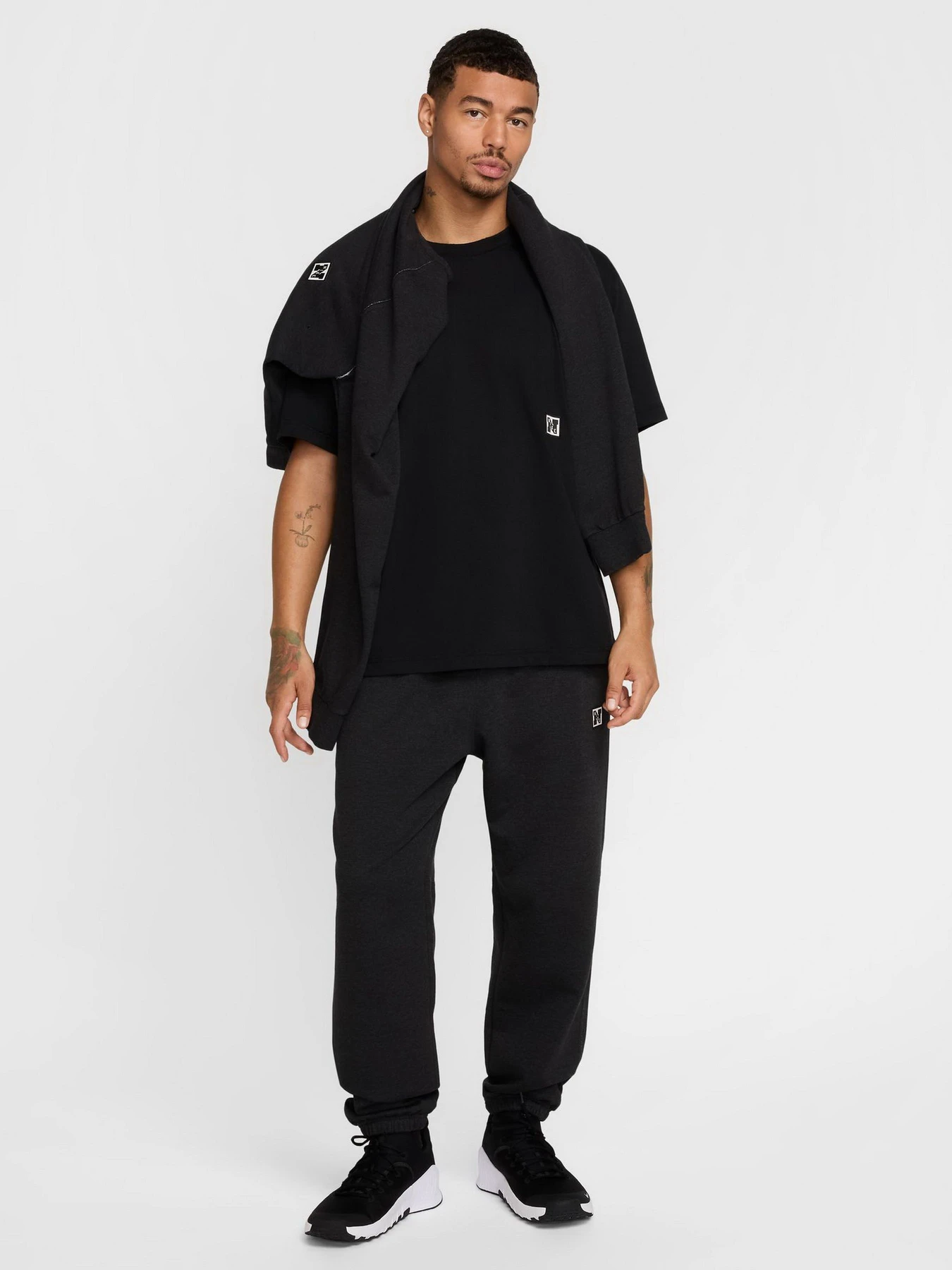 Футболки і поло NIKE GYM HERITAGE DRI-FIT FITNESS модель HJ3126-010 Футболки і поло NIKE GYM HERITAGE DRI-FIT FITNESS модель HJ3126-010 Фото