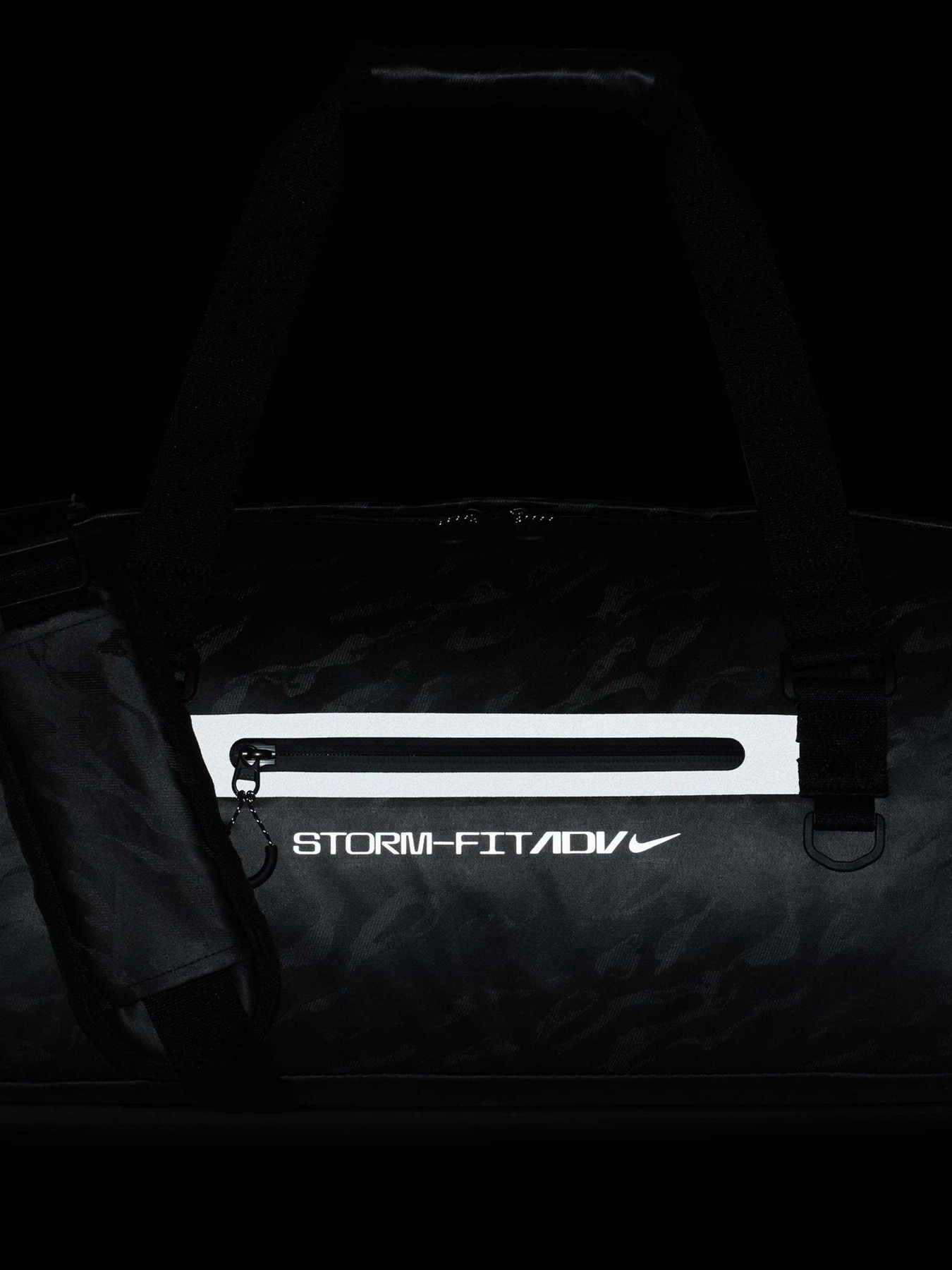 Сумки NIKE STORM-FIT ADV DUFFLE 38L модель FZ6367-010 Сумки NIKE STORM-FIT ADV DUFFLE 38L модель FZ6367-010 Фото