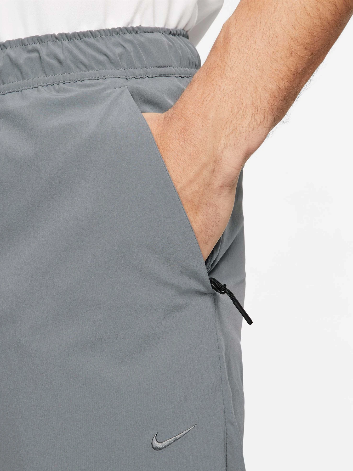 Брюки NIKE DRI-FIT UNLIMITED TAPERED LEG модель FB7548-084 Брюки NIKE DRI-FIT UNLIMITED TAPERED LEG модель FB7548-084 Фото