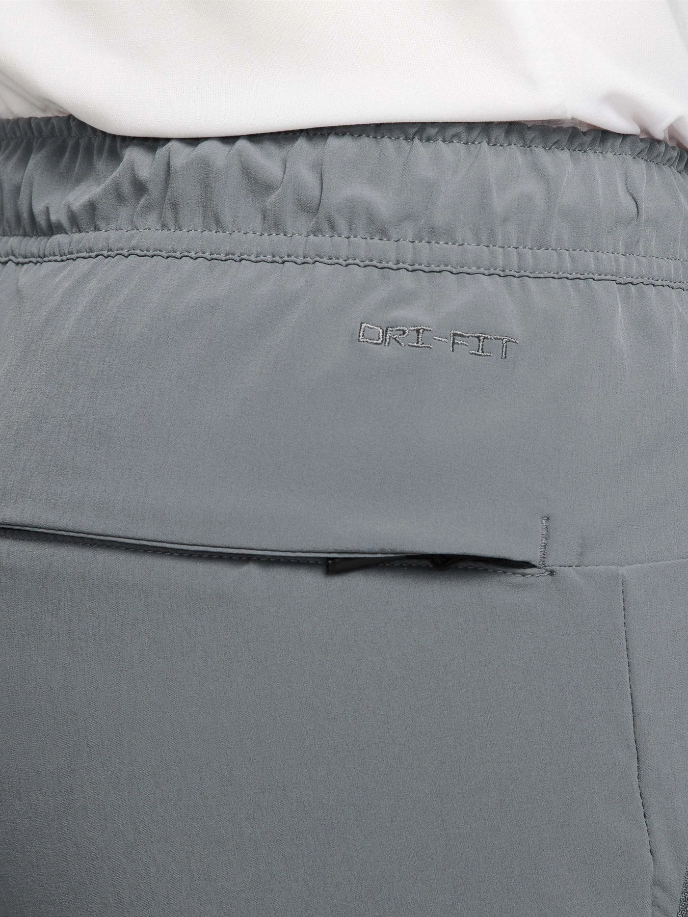 Брюки NIKE DRI-FIT UNLIMITED TAPERED LEG модель FB7548-084 Брюки NIKE DRI-FIT UNLIMITED TAPERED LEG модель FB7548-084 Фото