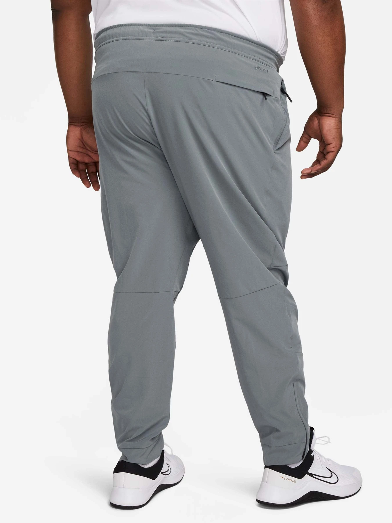 Брюки NIKE DRI-FIT UNLIMITED TAPERED LEG модель FB7548-084 Брюки NIKE DRI-FIT UNLIMITED TAPERED LEG модель FB7548-084 Фото