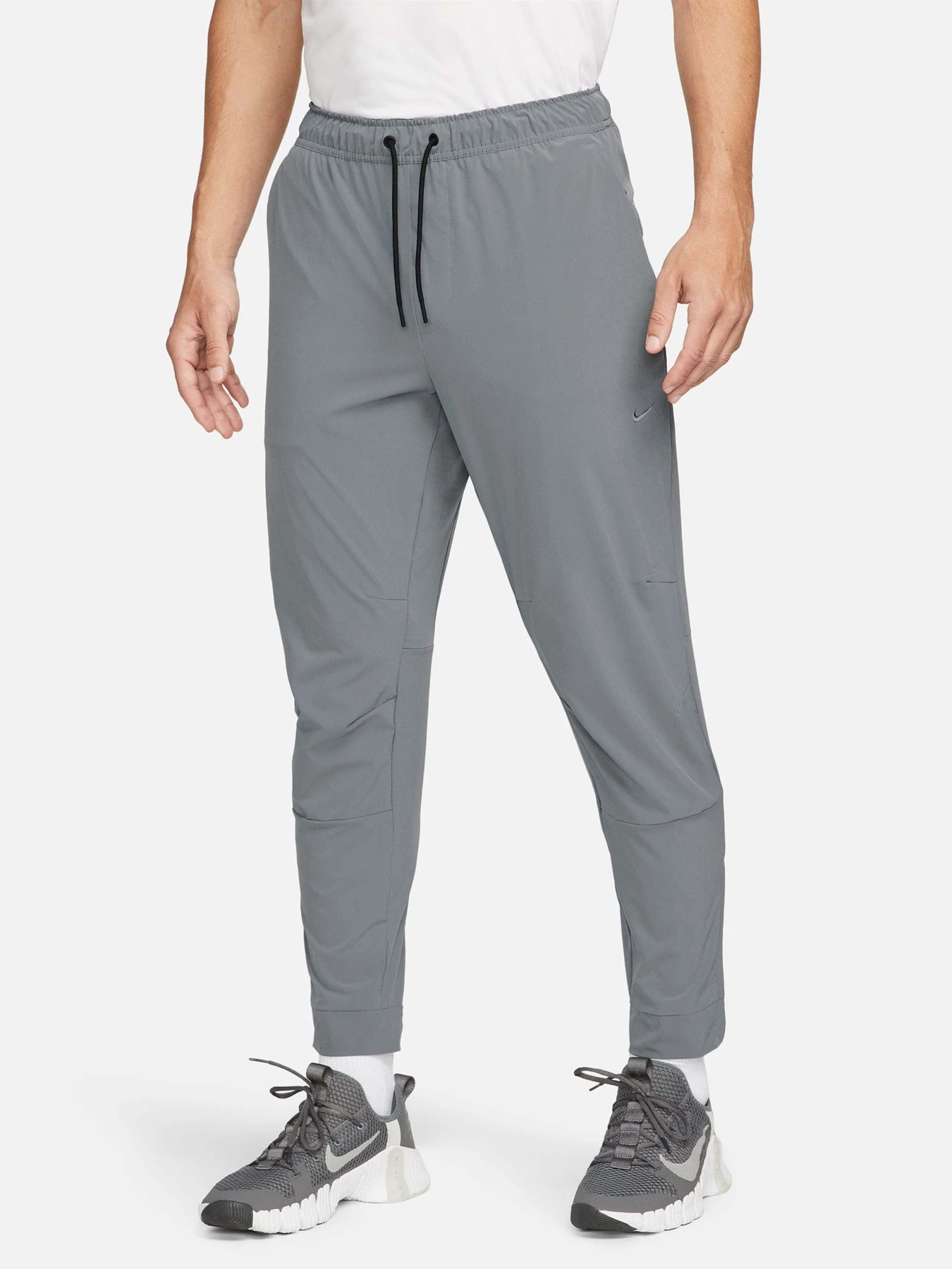 Брюки NIKE DRI-FIT UNLIMITED TAPERED LEG модель FB7548-084 Брюки NIKE DRI-FIT UNLIMITED TAPERED LEG модель FB7548-084 Фото